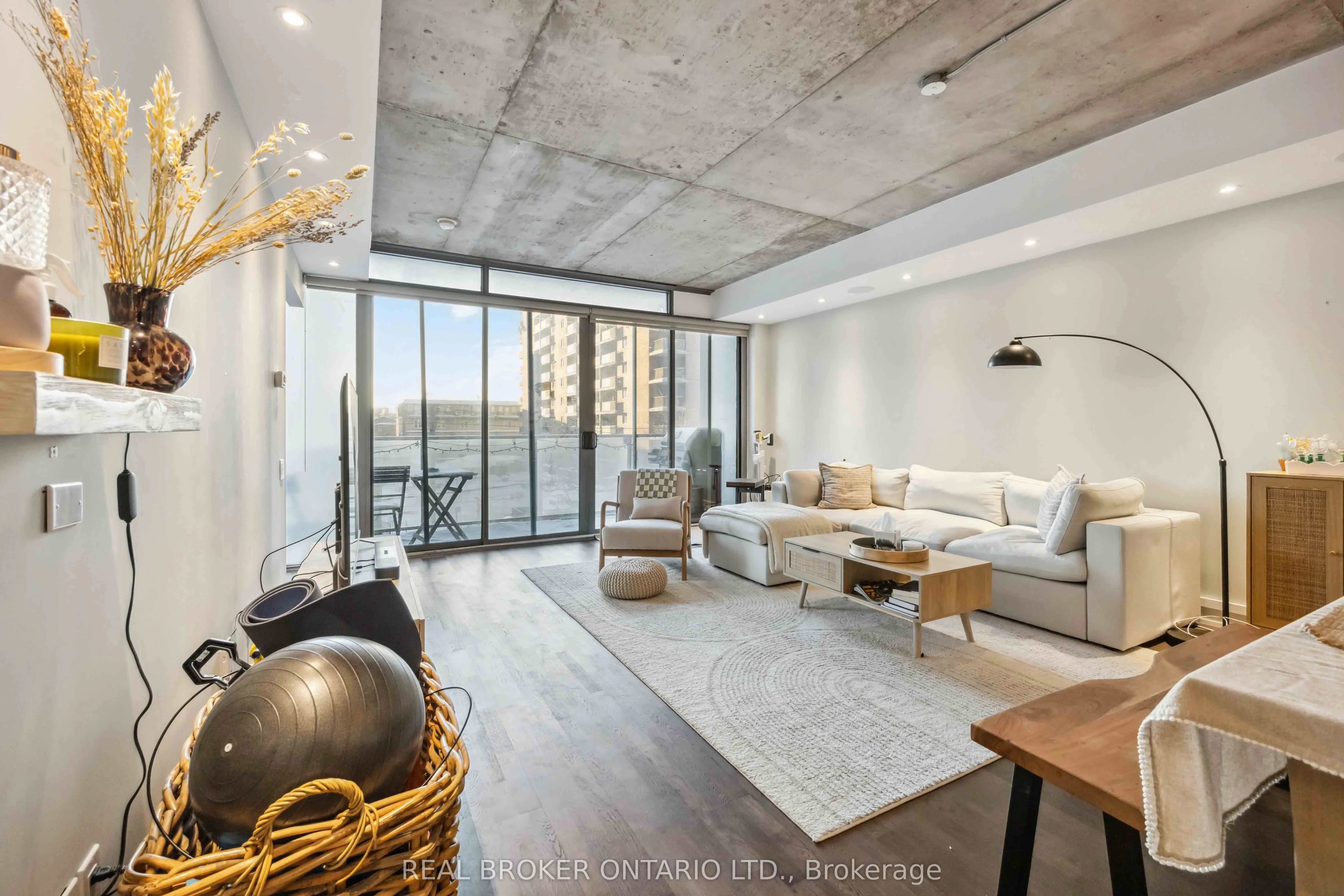 95 Bathurst Street, #222