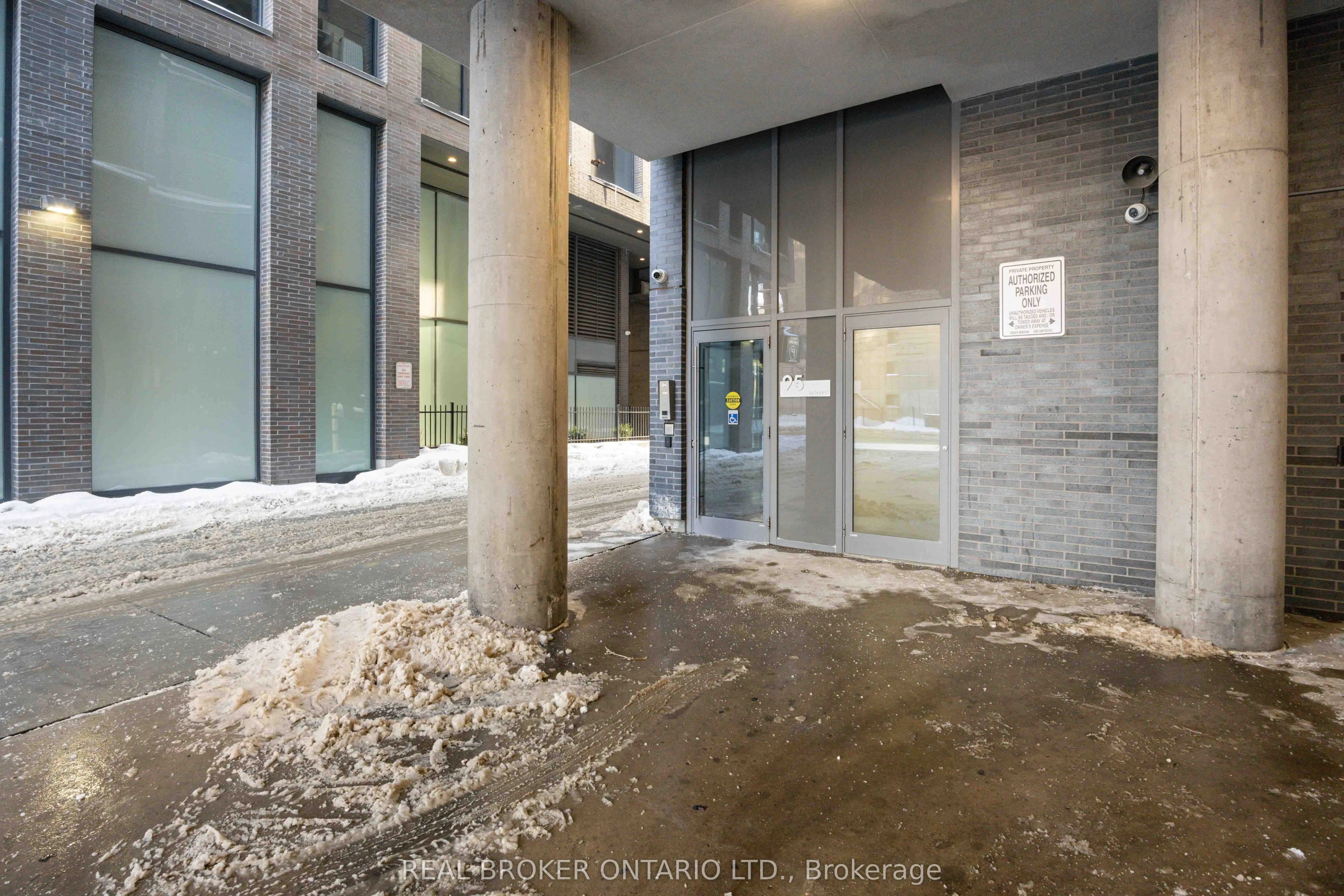 95 Bathurst Street, #222