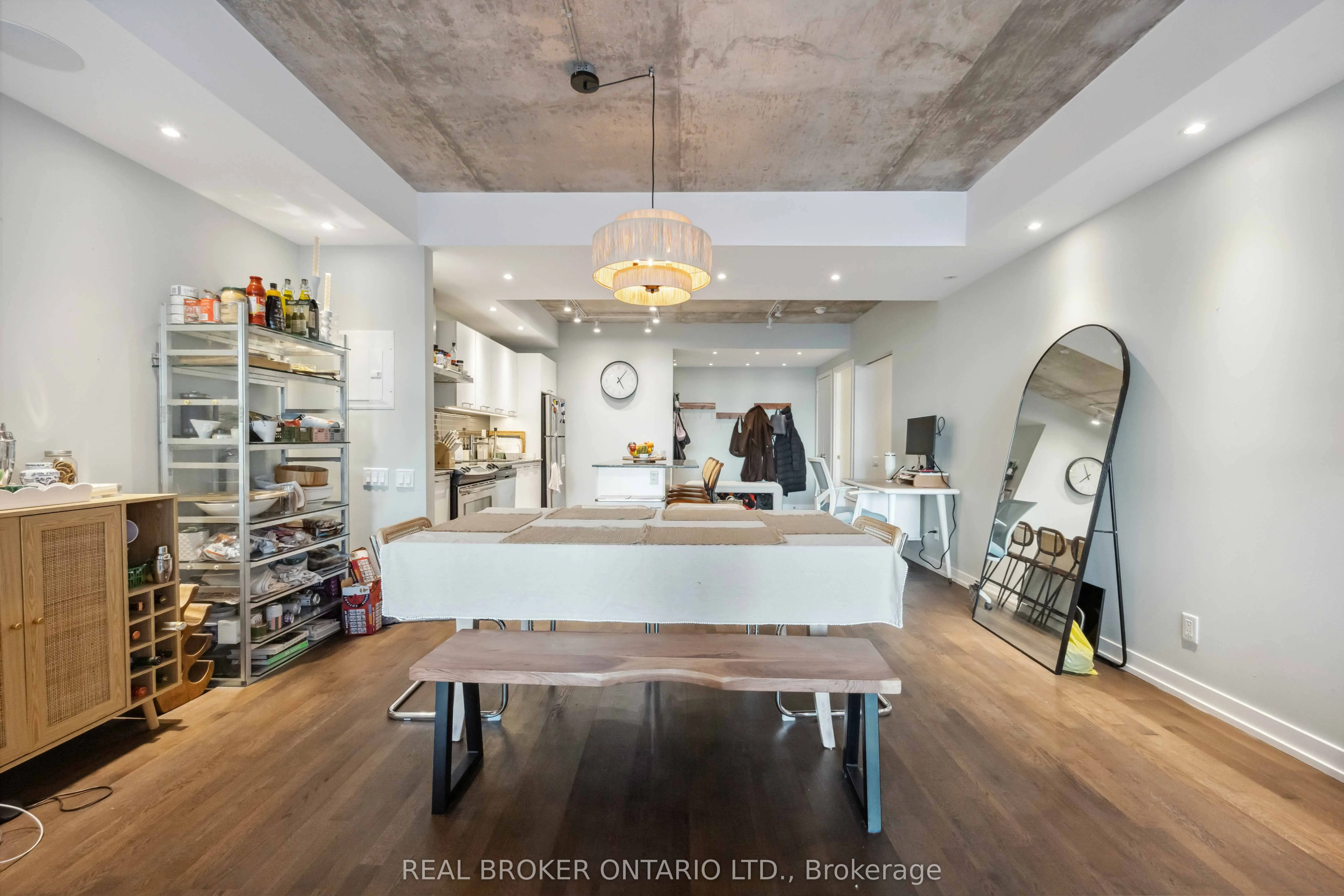 95 Bathurst Street, #222