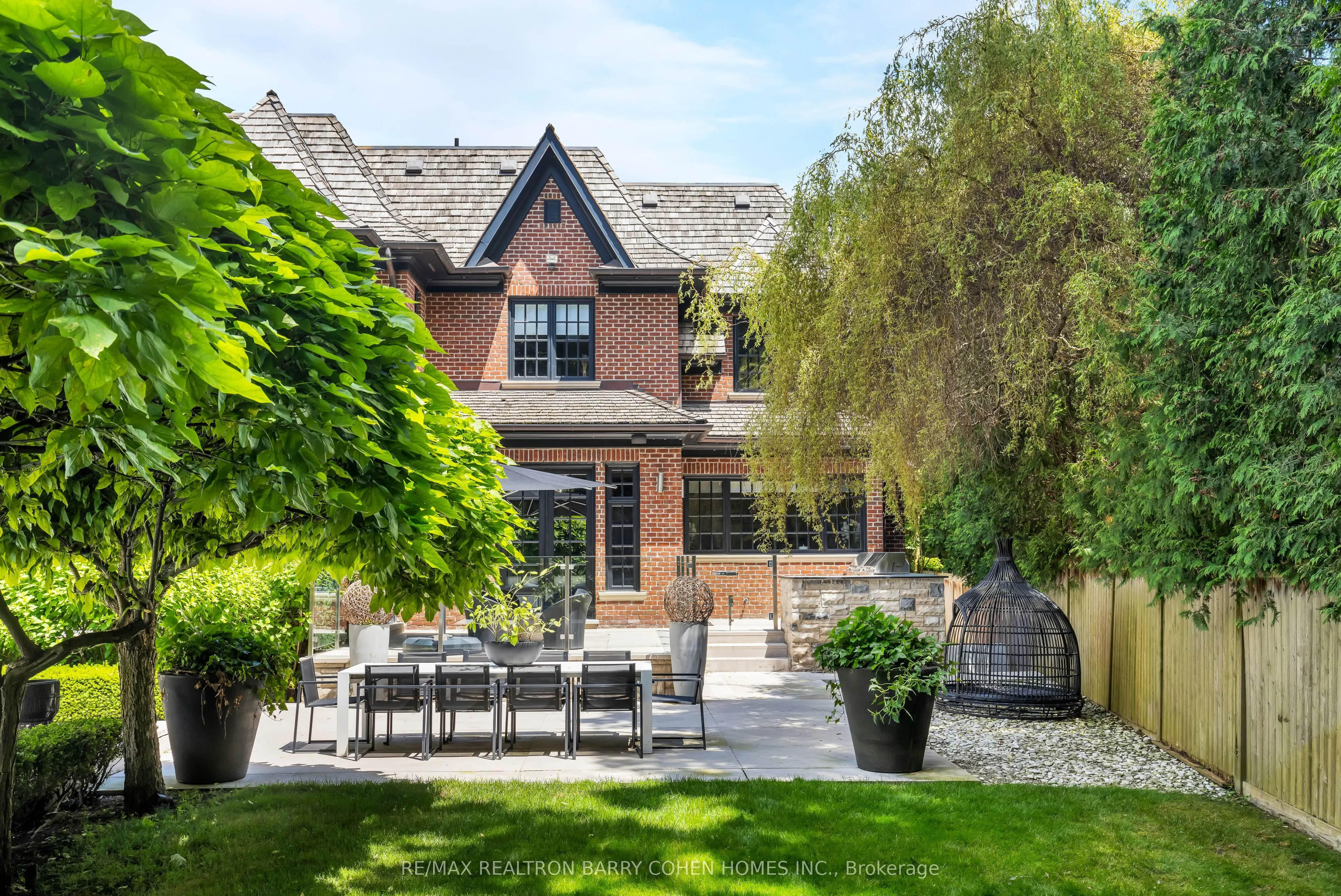 76 Arjay Crescent