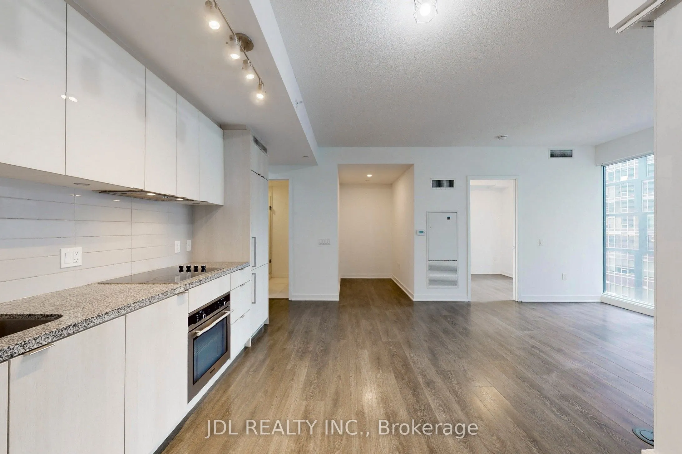 125 Blue Jays Way, #1602