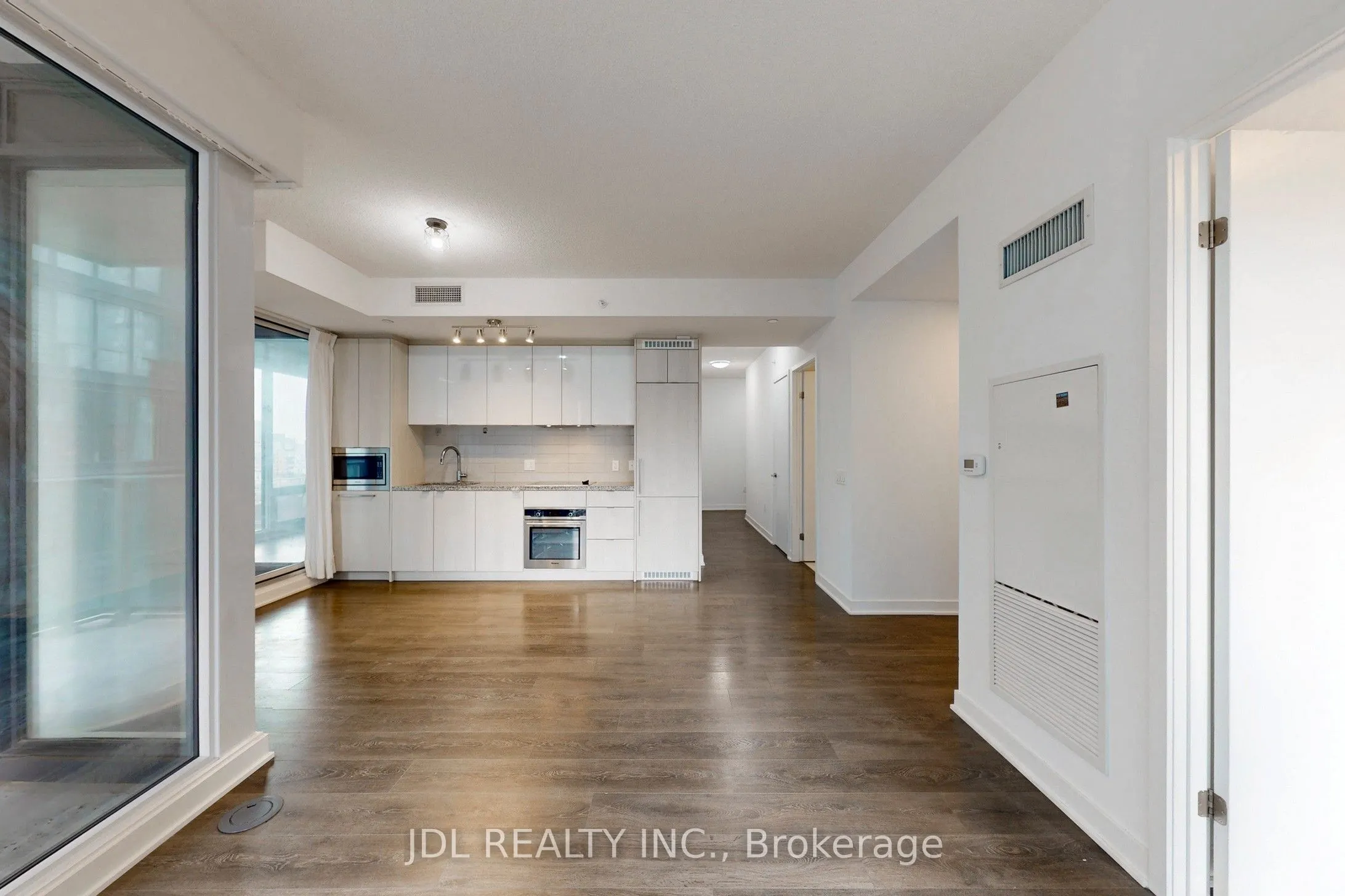 125 Blue Jays Way, #1602