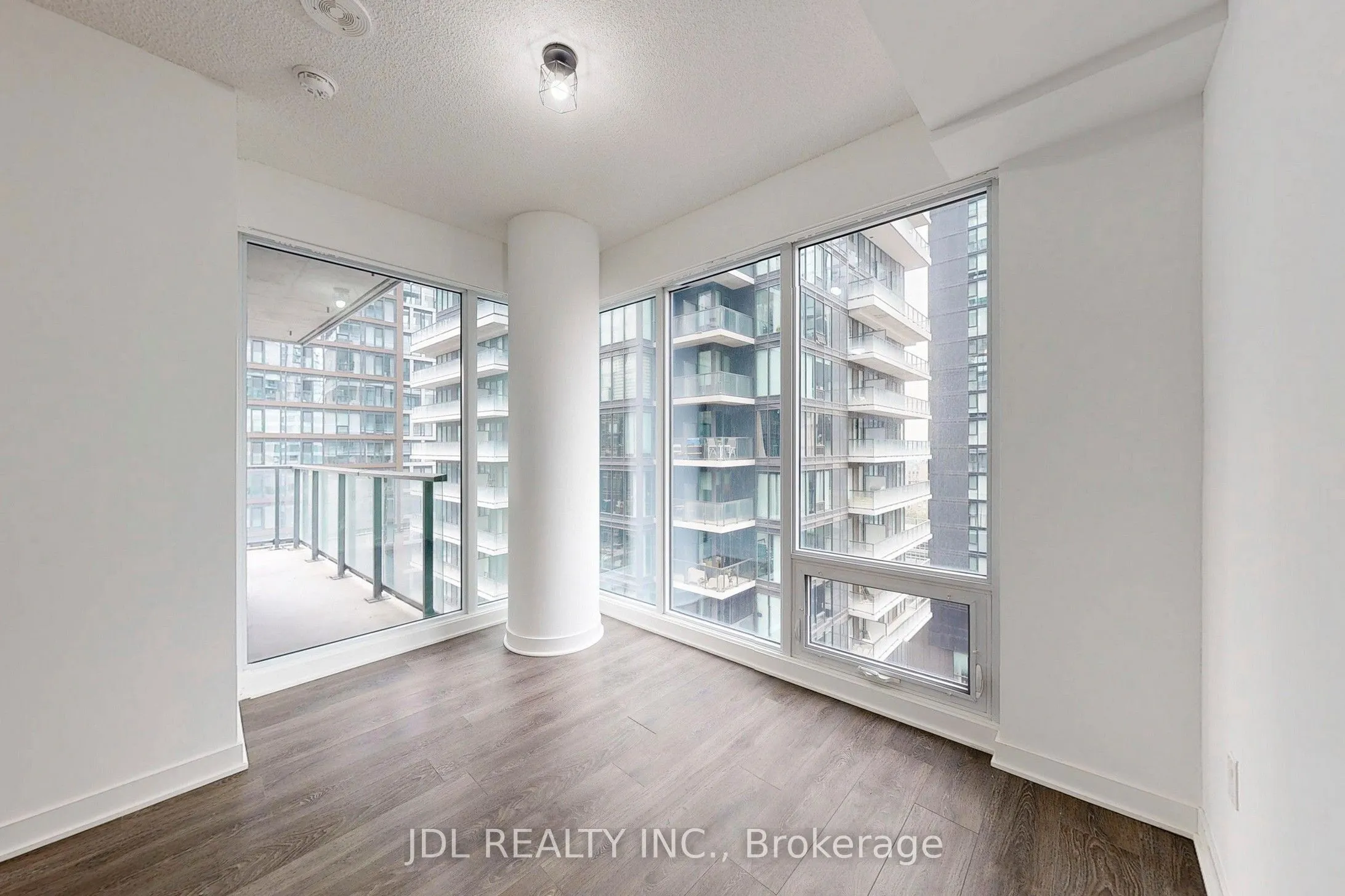 125 Blue Jays Way, #1602
