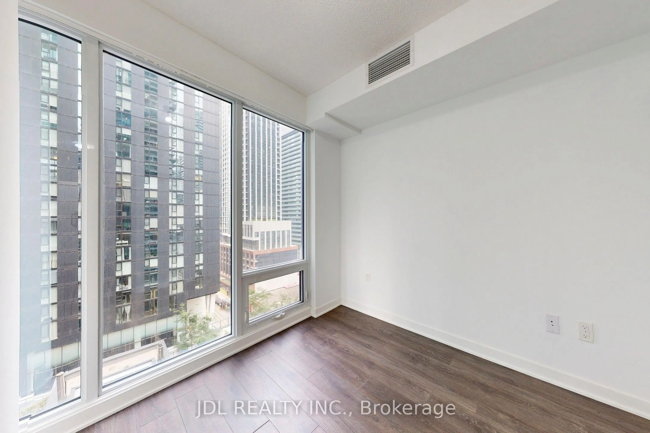 125 Blue Jays Way, #1602