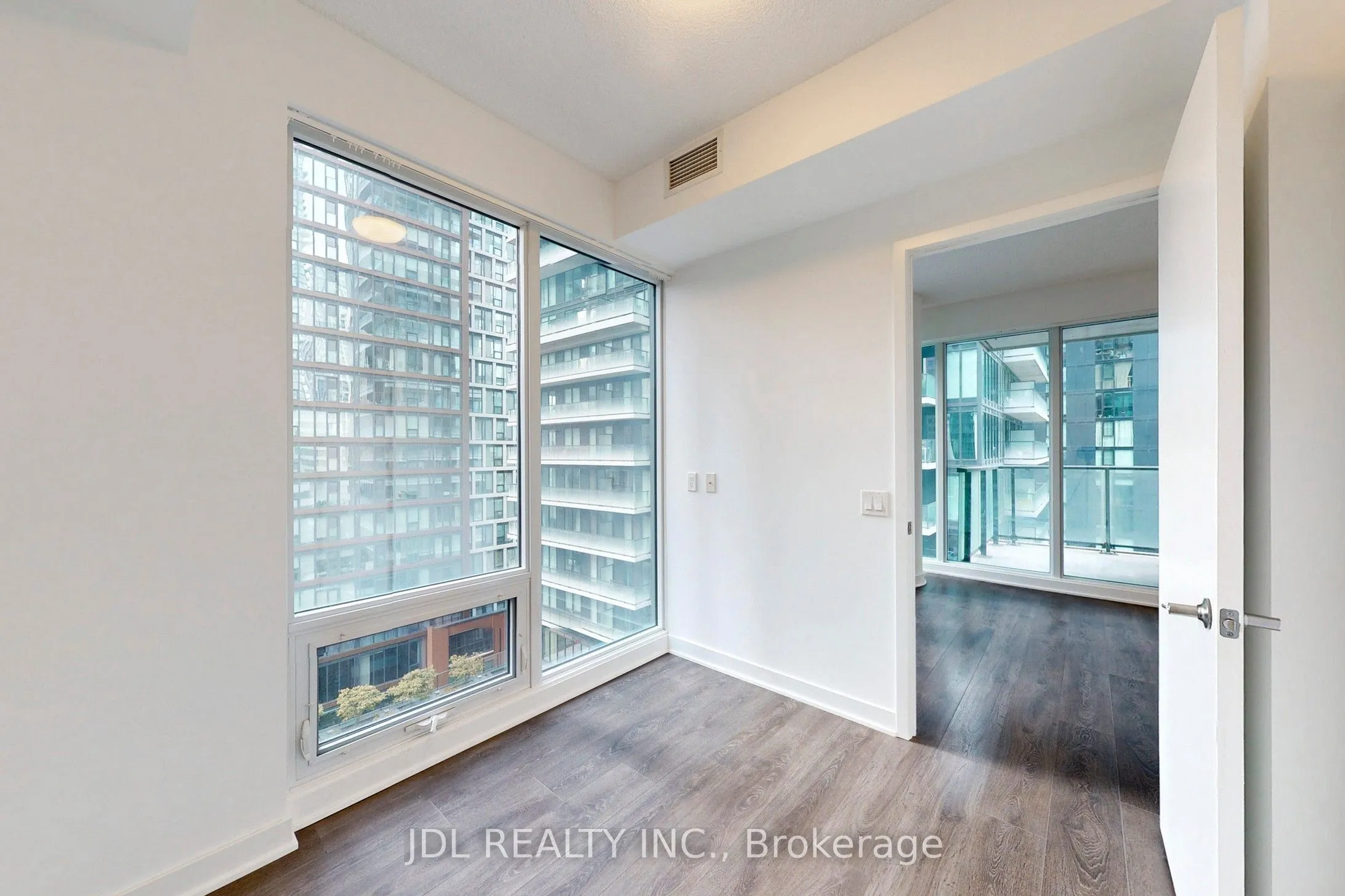 125 Blue Jays Way, #1602