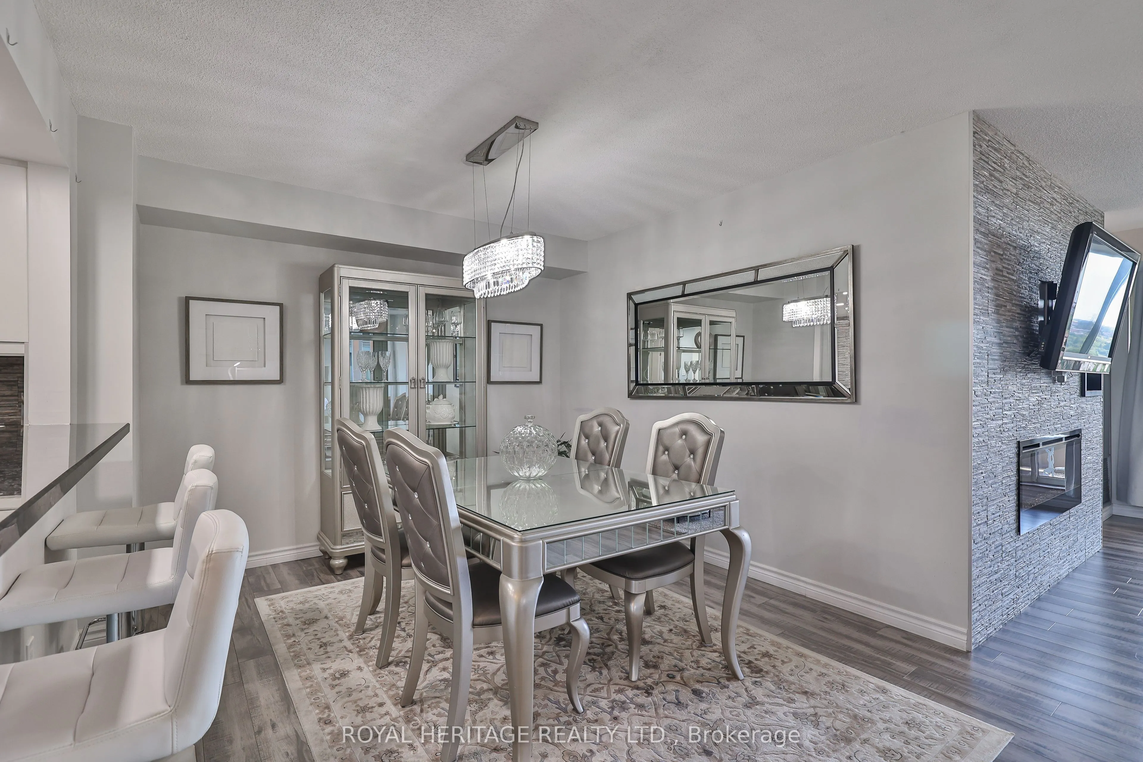 10 Torresdale Avenue, #806