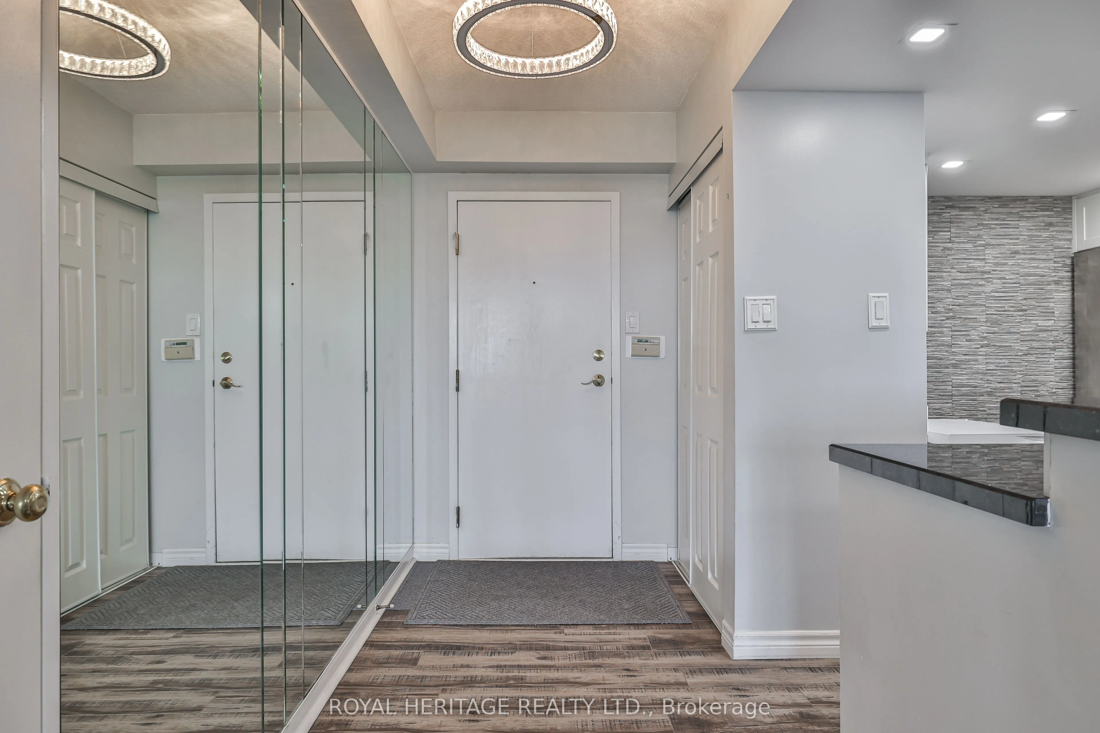 10 Torresdale Avenue, #806