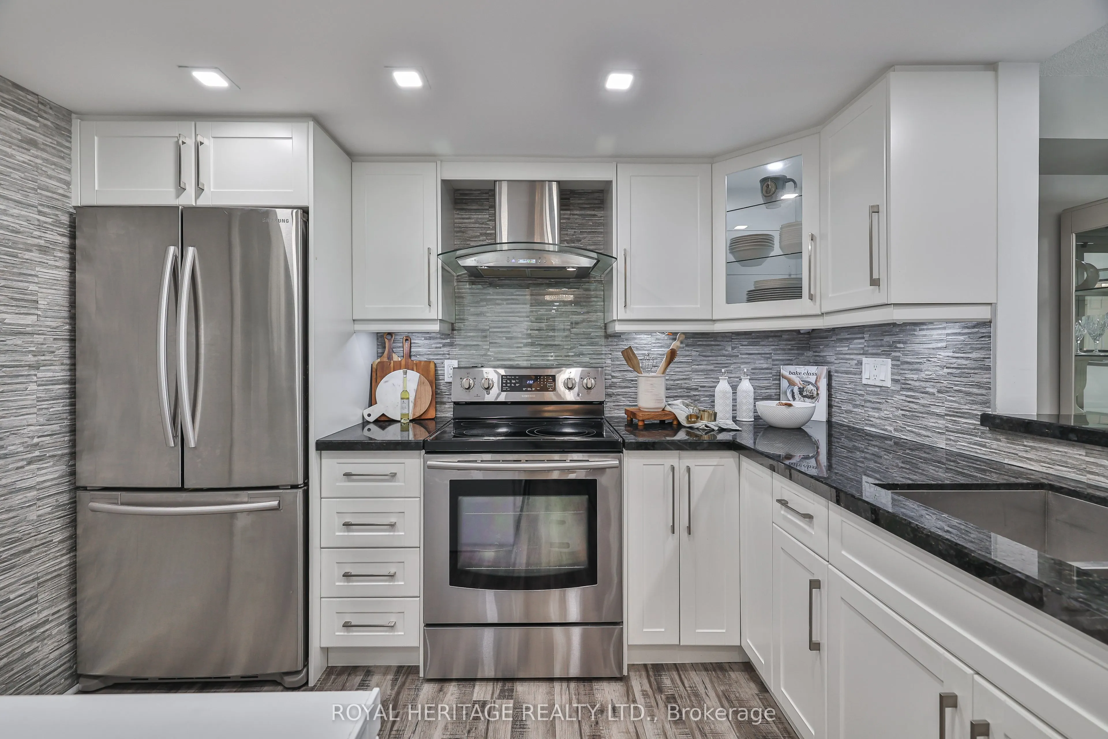 10 Torresdale Avenue, #806