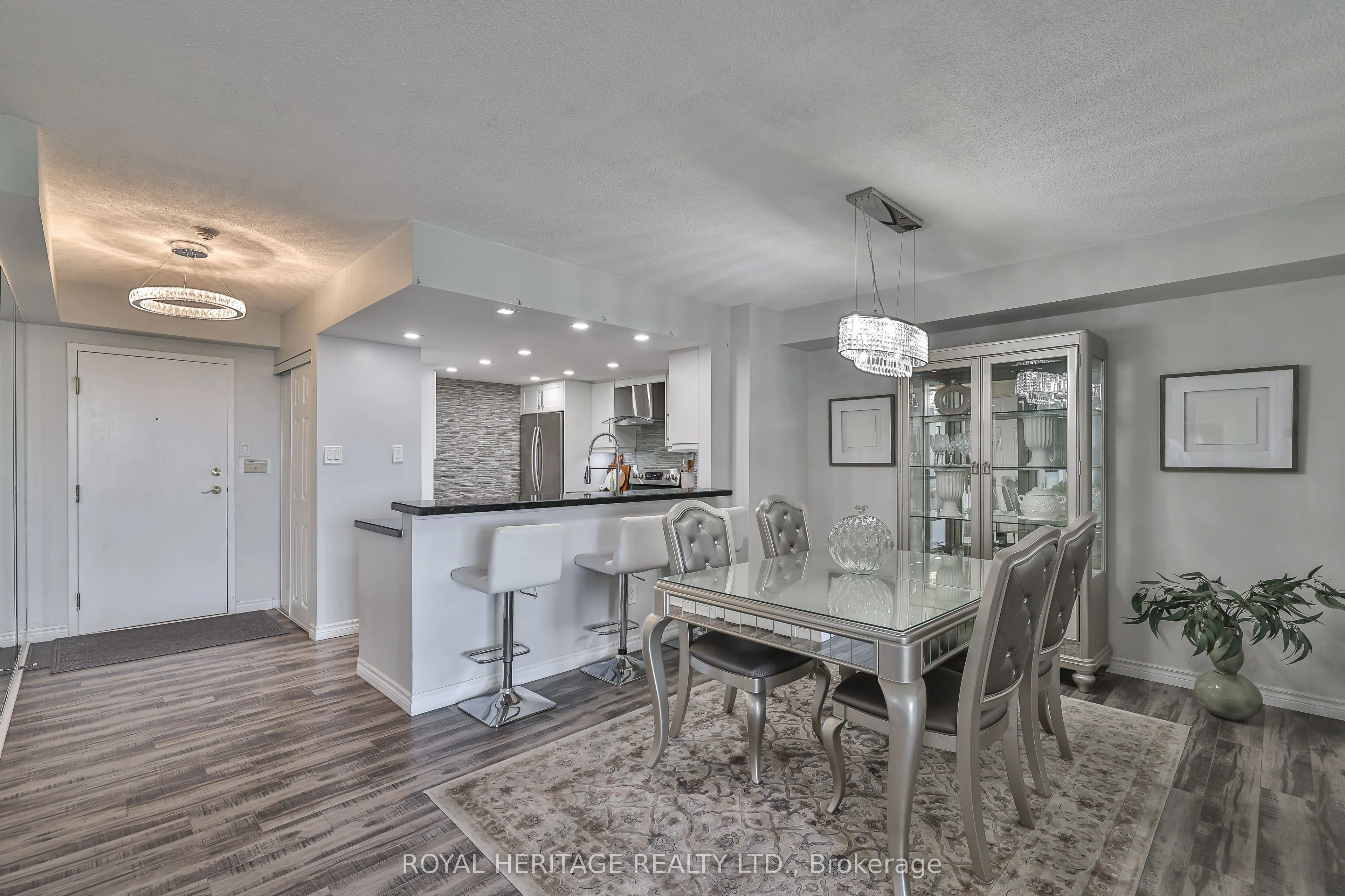 10 Torresdale Avenue, #806