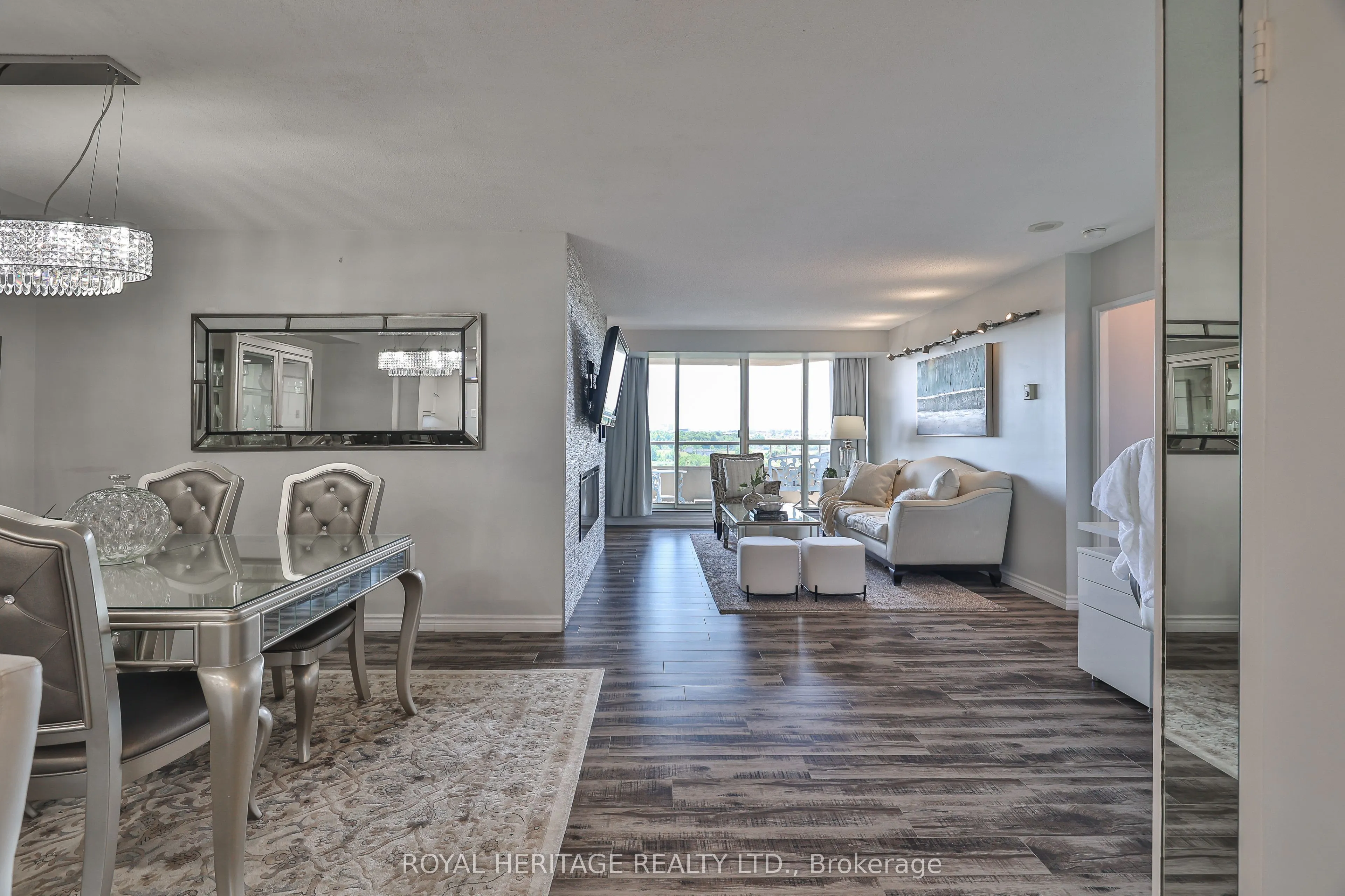 10 Torresdale Avenue, #806
