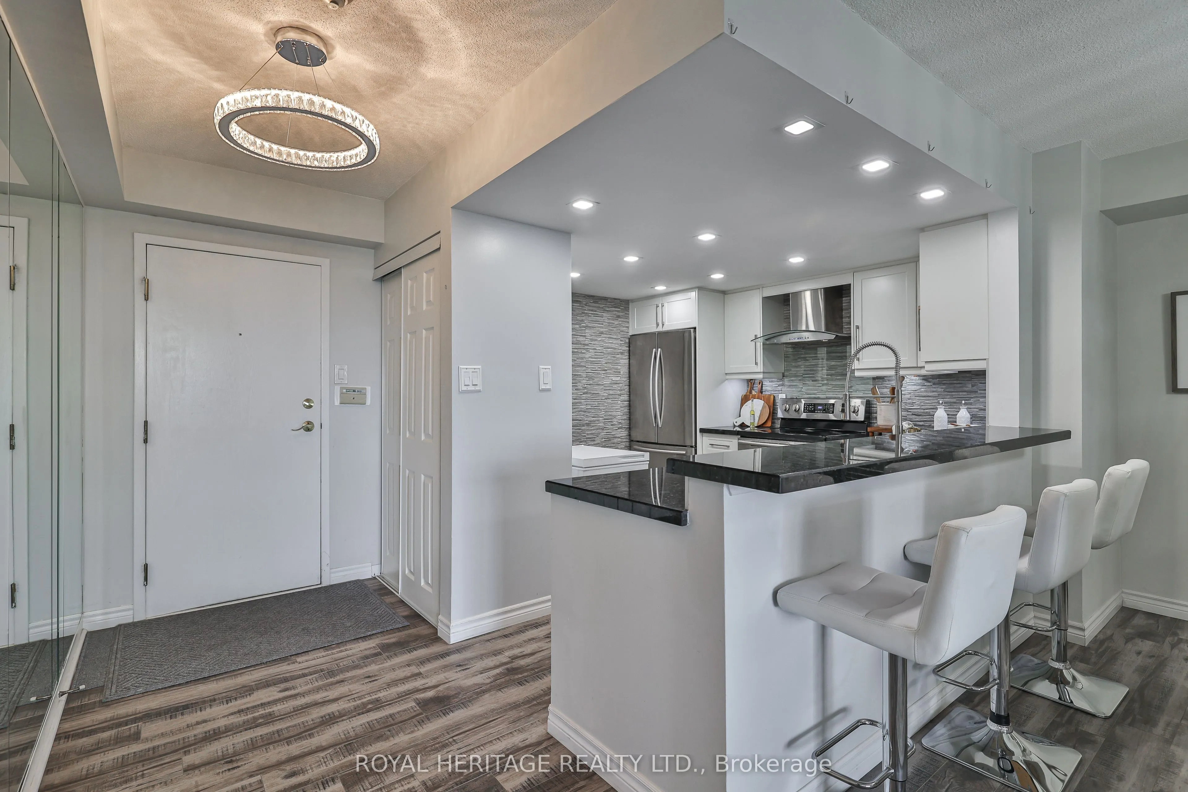 10 Torresdale Avenue, #806