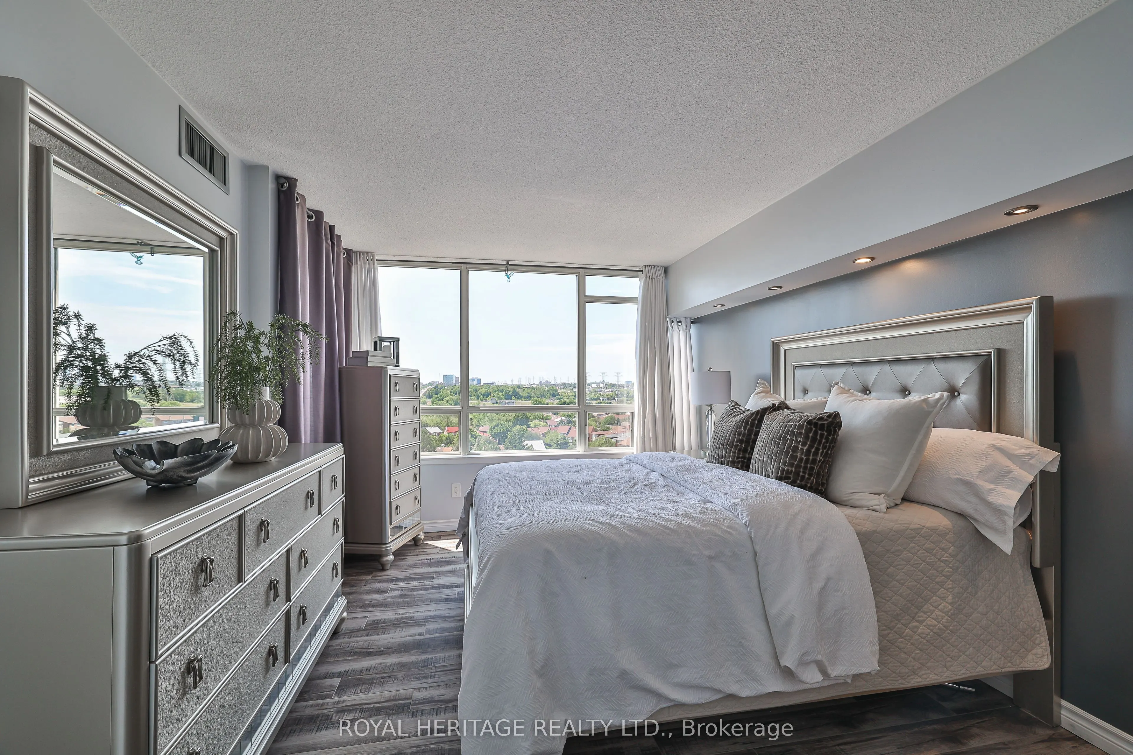10 Torresdale Avenue, #806