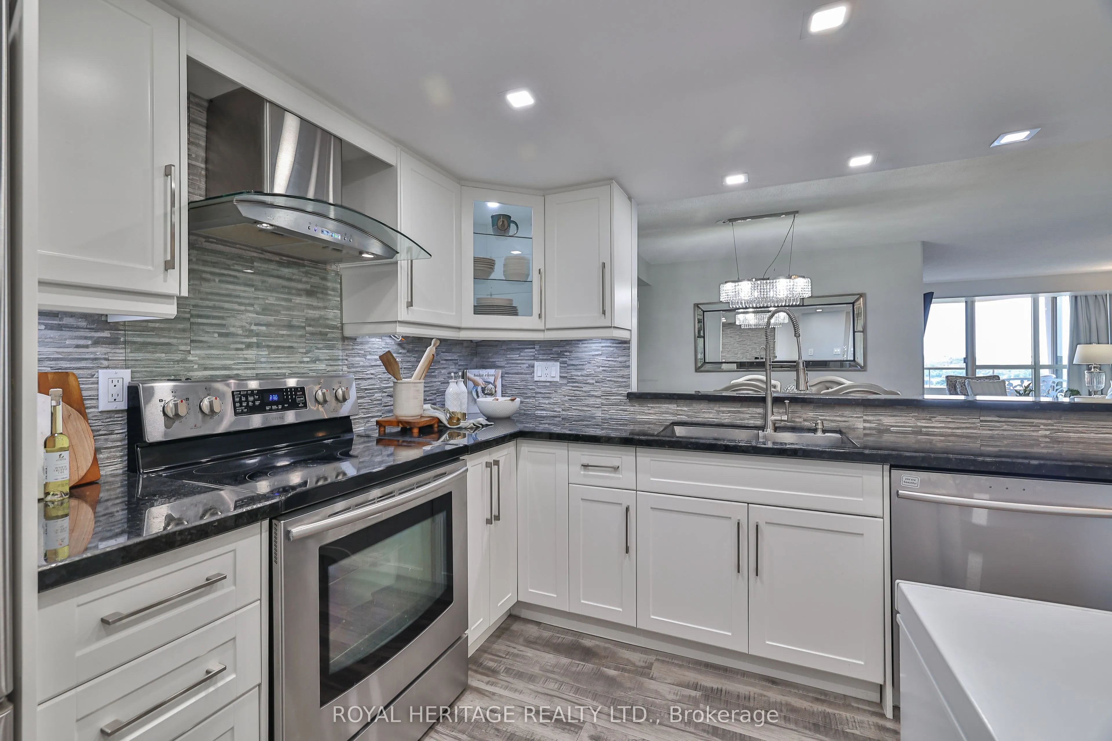 10 Torresdale Avenue, #806