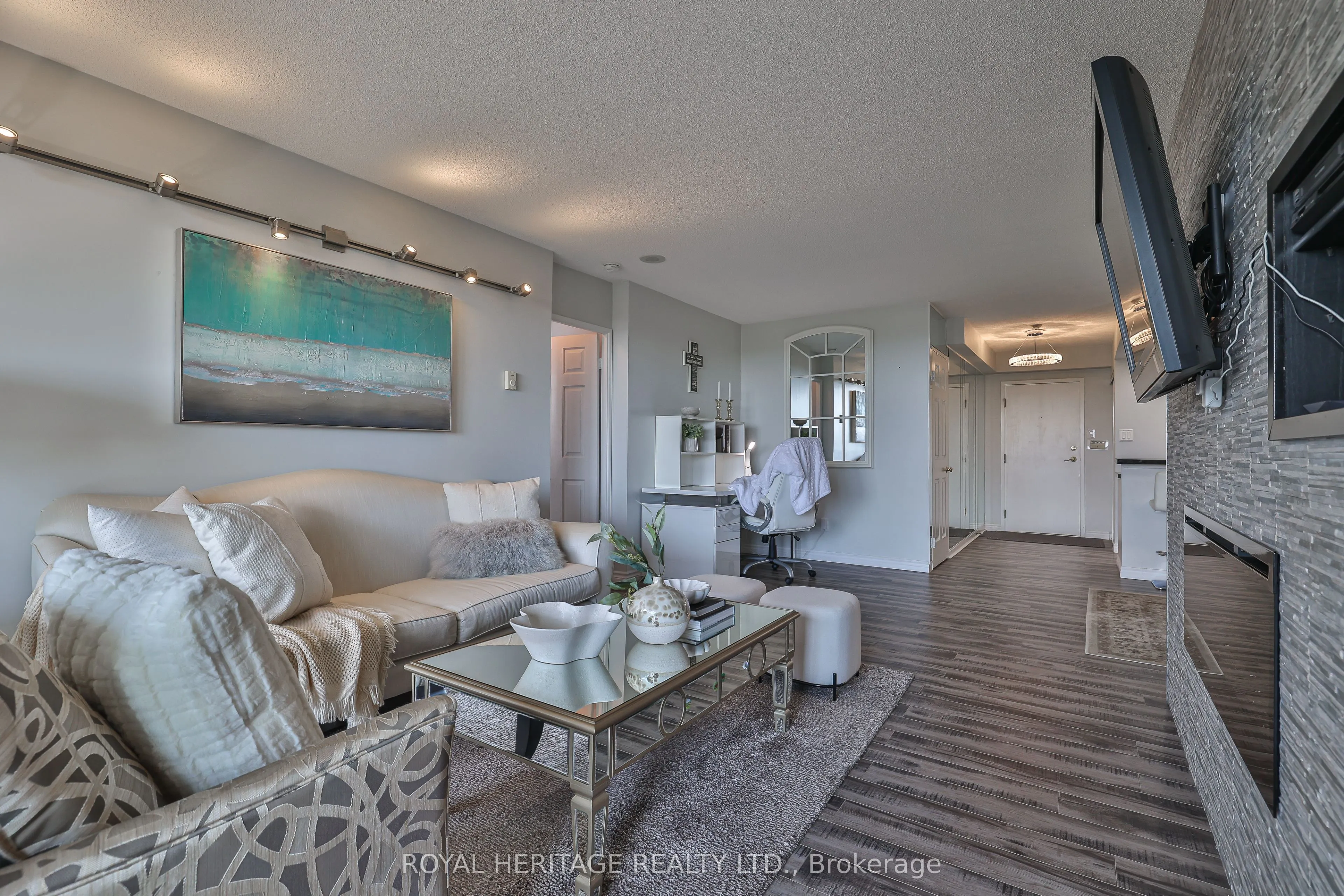 10 Torresdale Avenue, #806