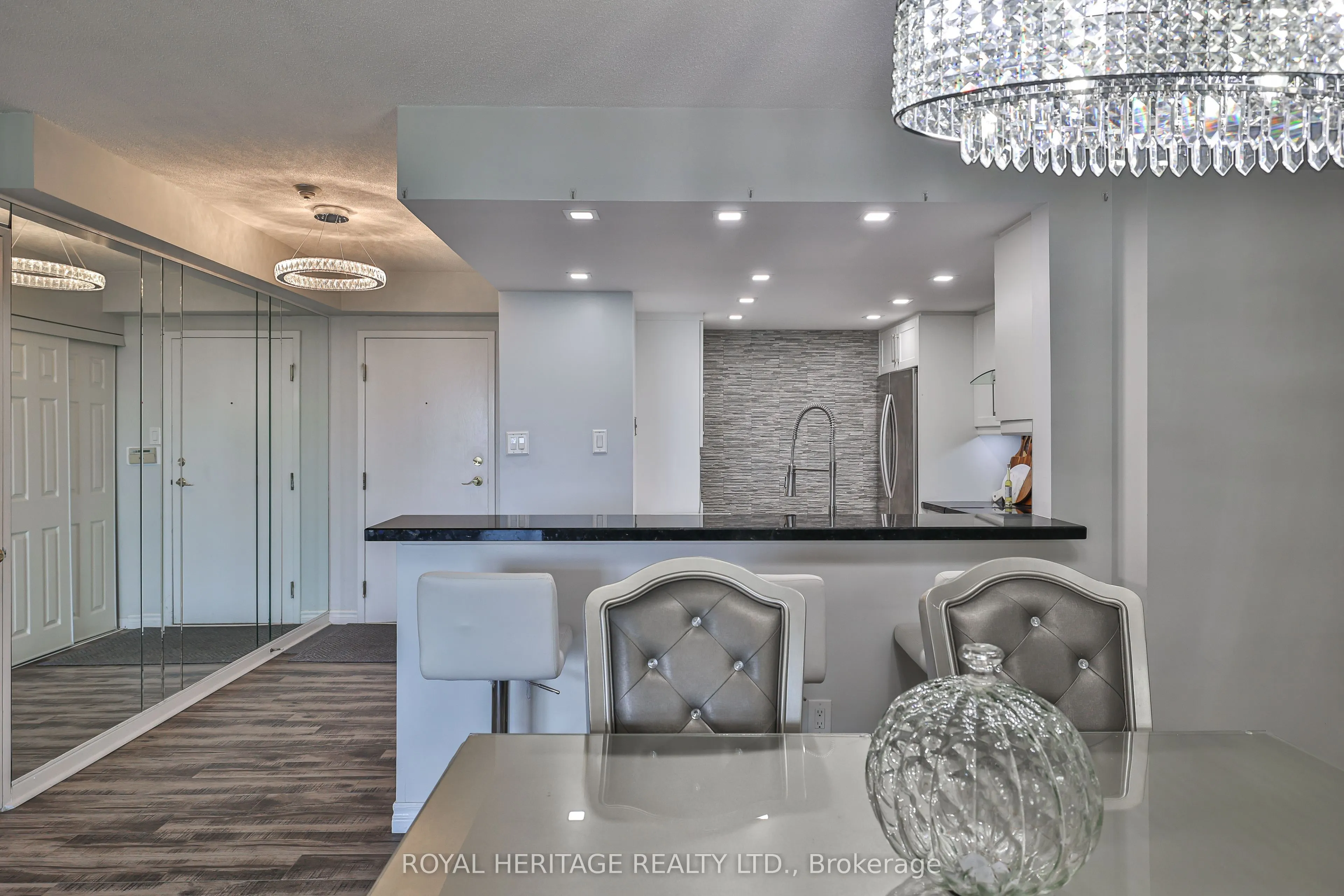 10 Torresdale Avenue, #806