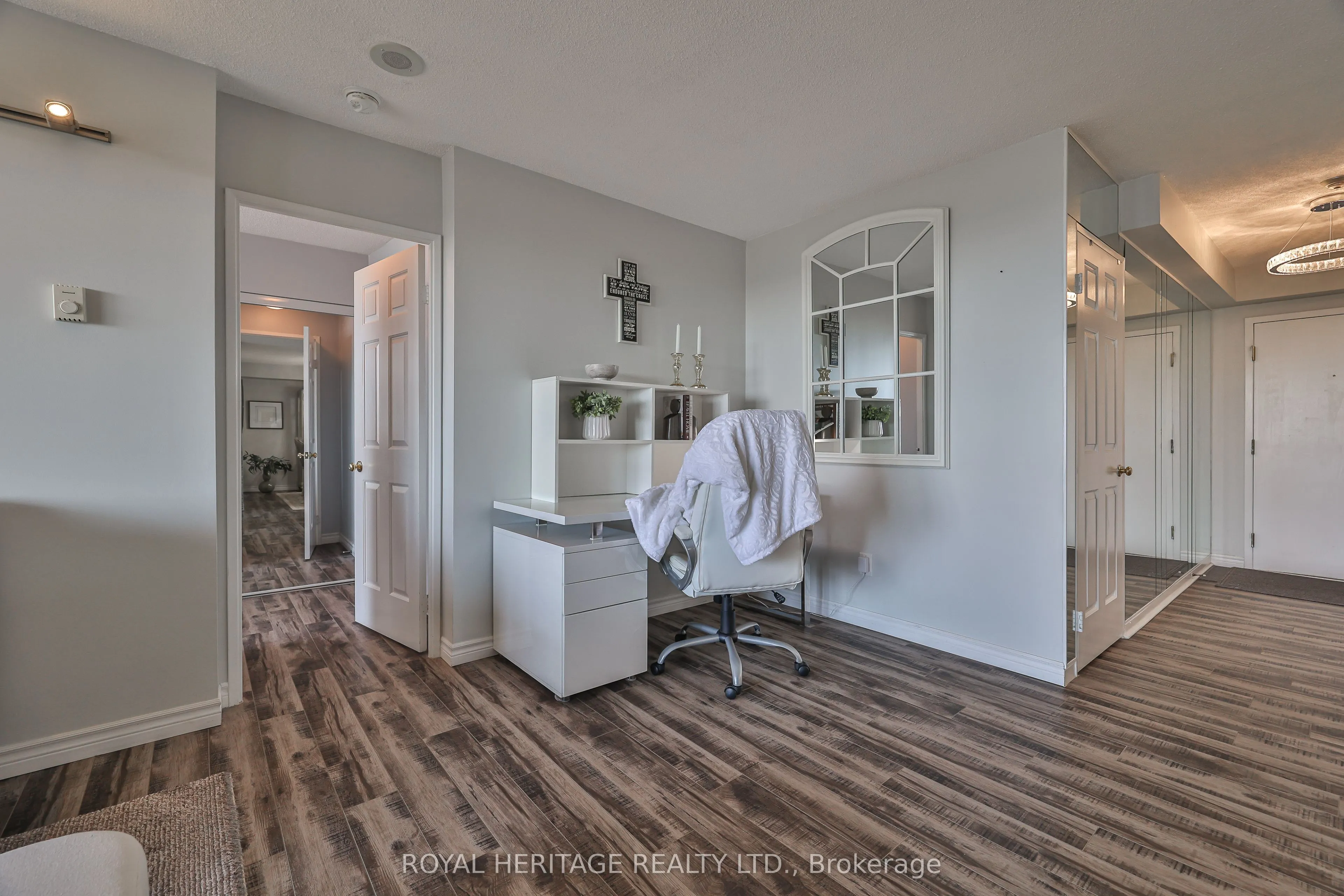 10 Torresdale Avenue, #806