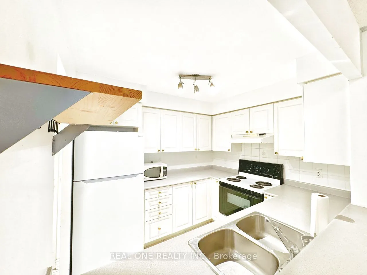 29 Pemberton Avenue, #902