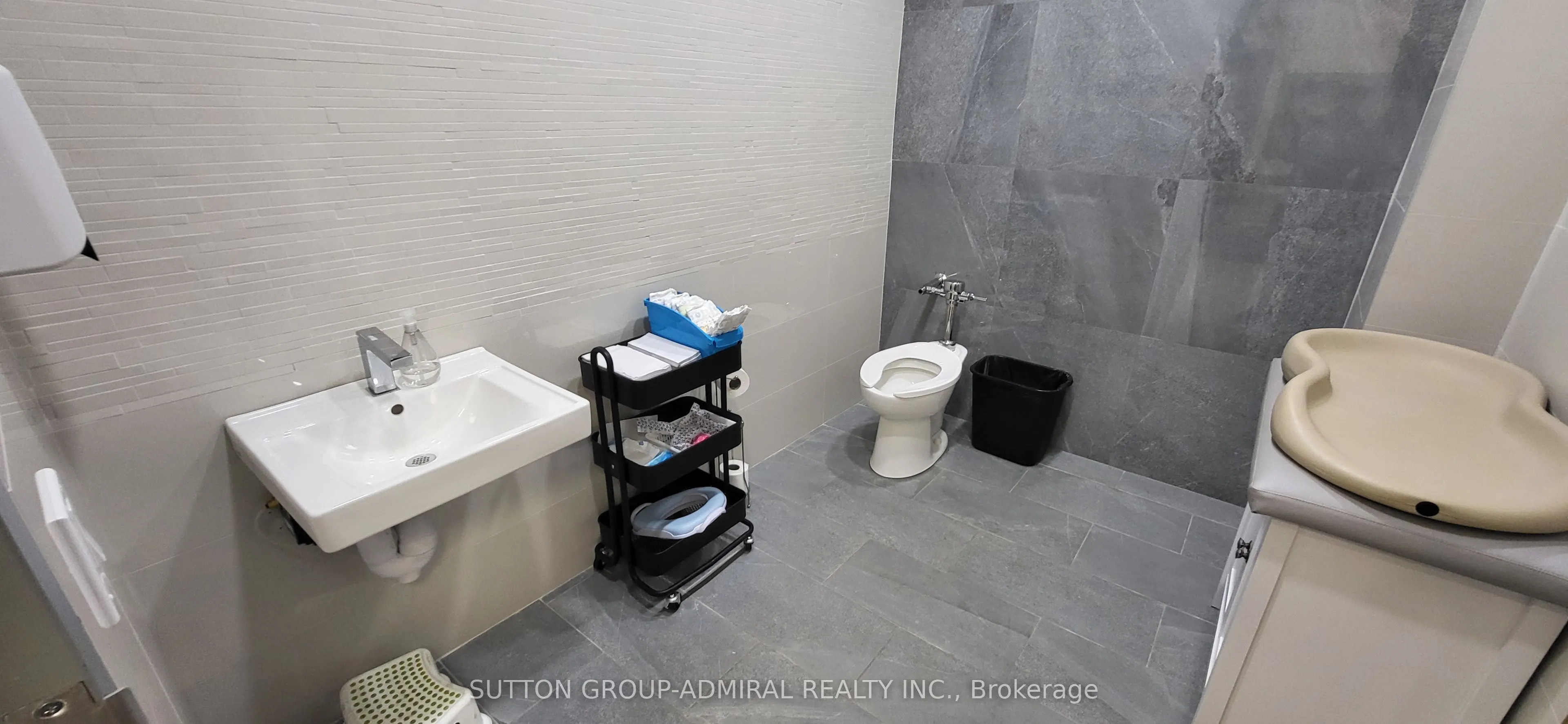 845 St Clair Avenue W, #204