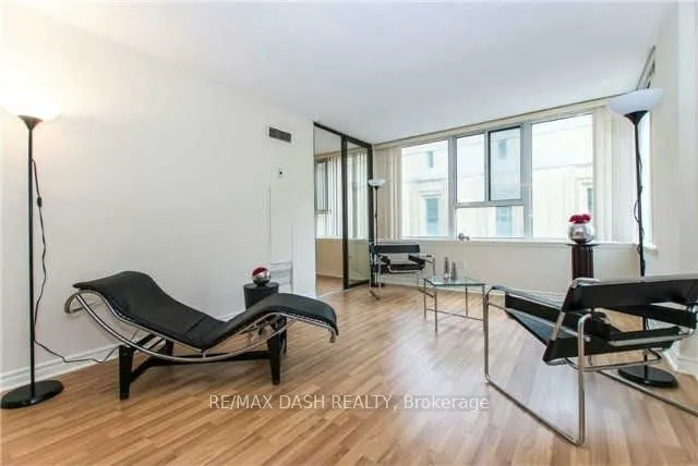 45 Carlton Street, #514