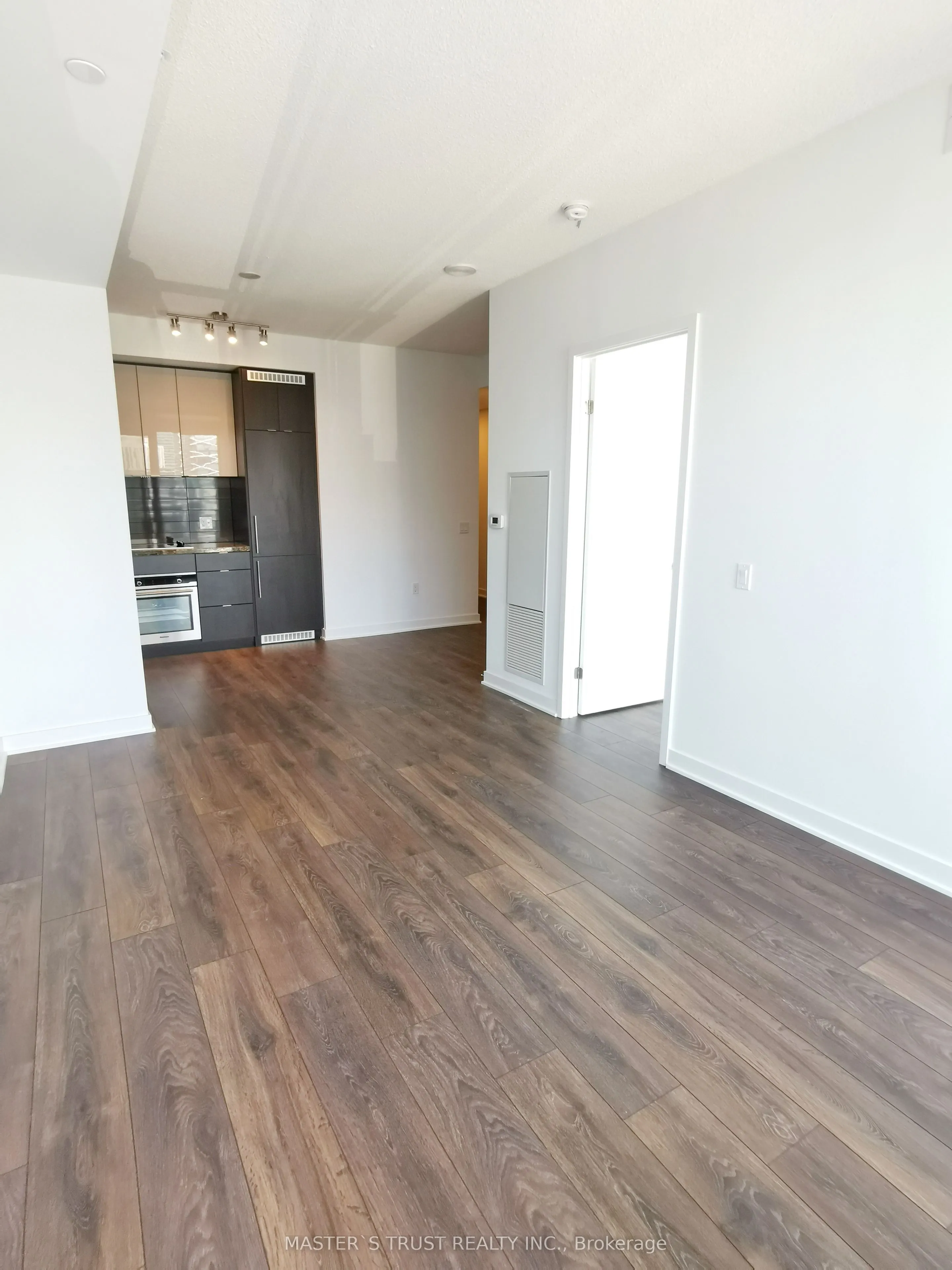 125 Blue Jays Way, #3909