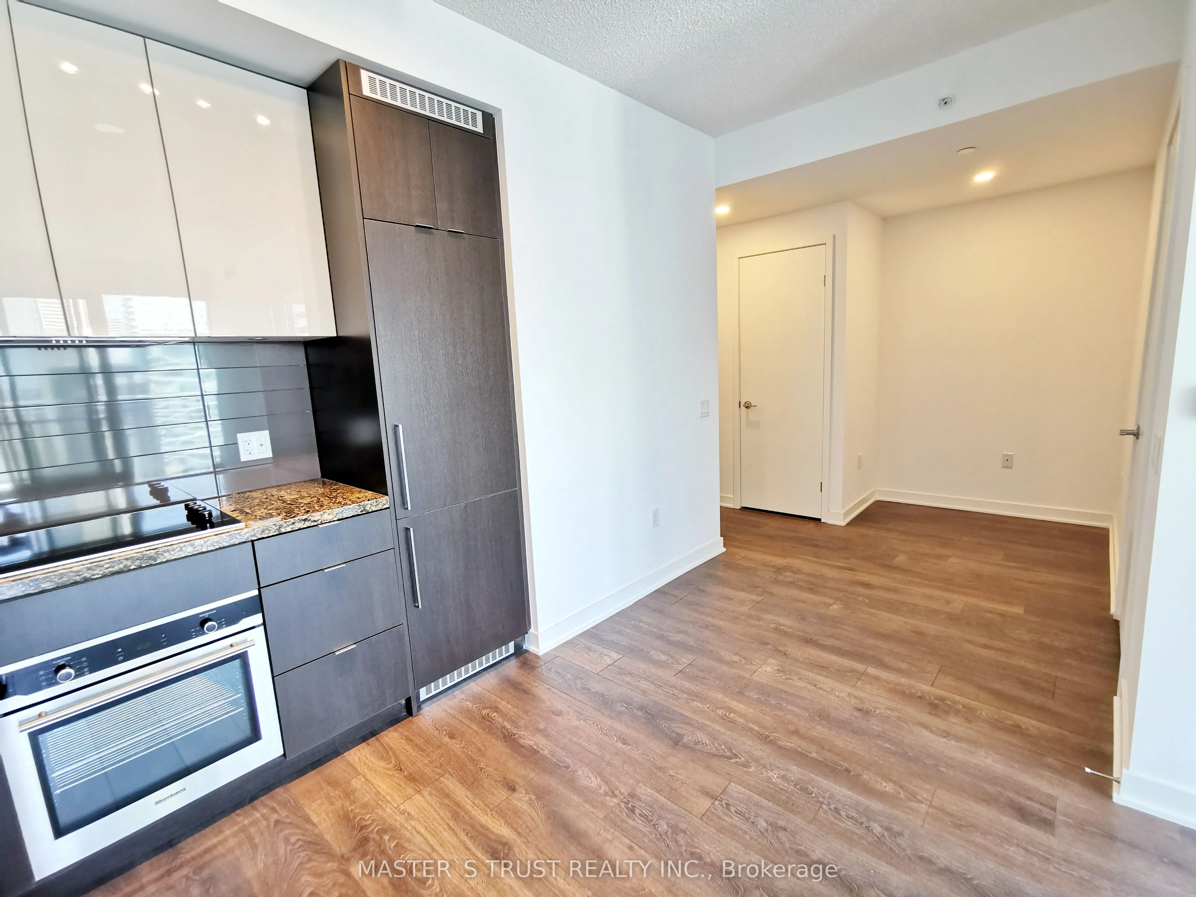 125 Blue Jays Way, #3909