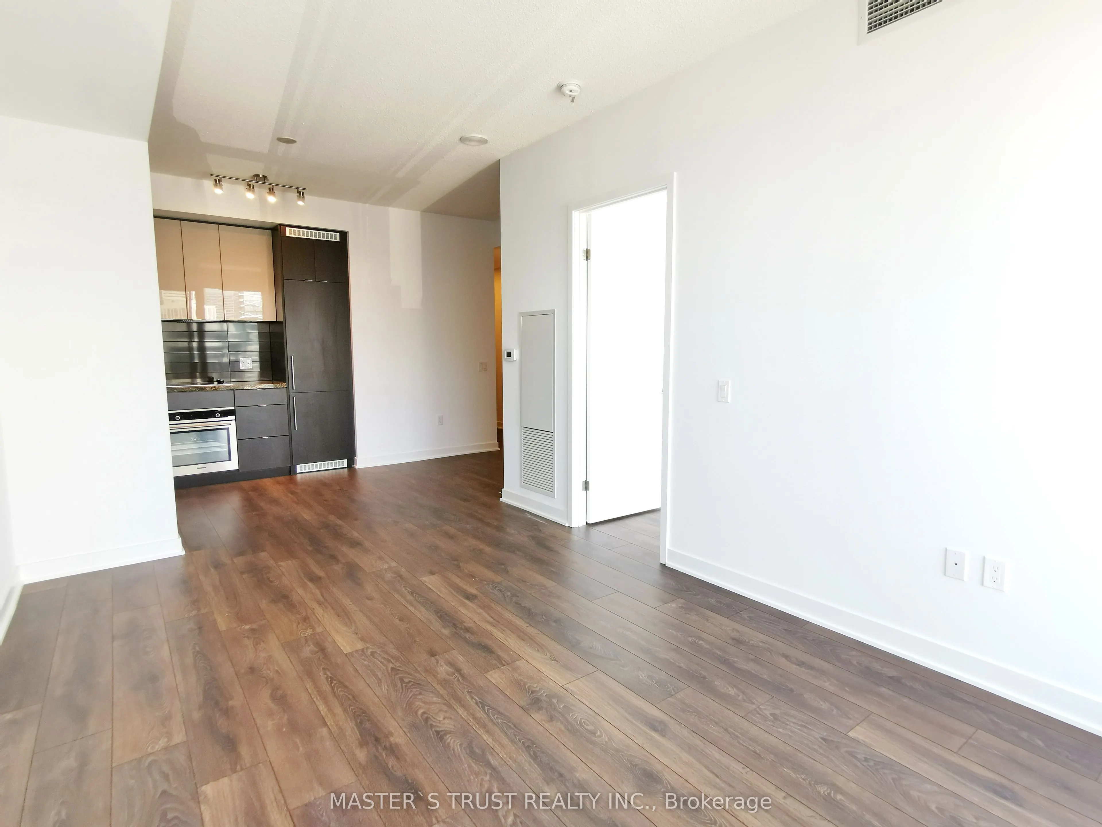 125 Blue Jays Way, #3909