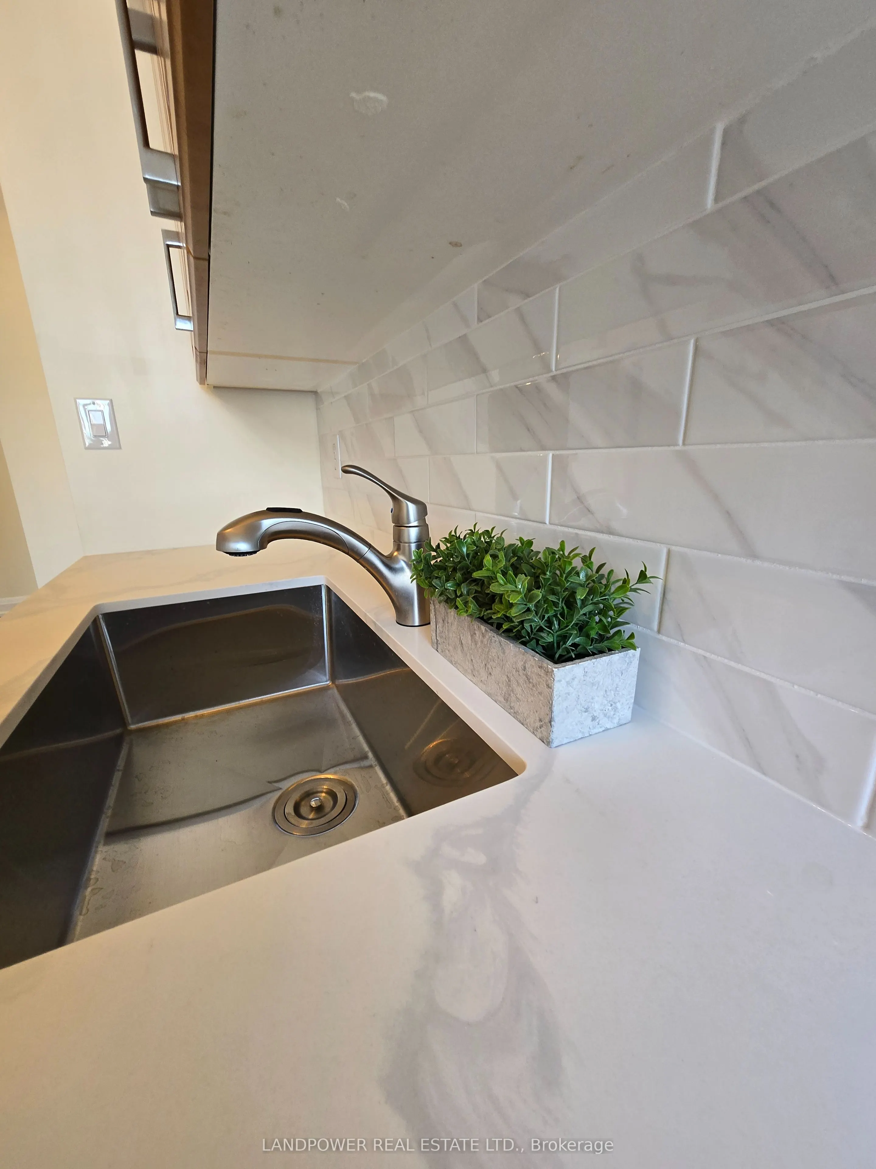 18 Hillcrest Avenue, #2110
