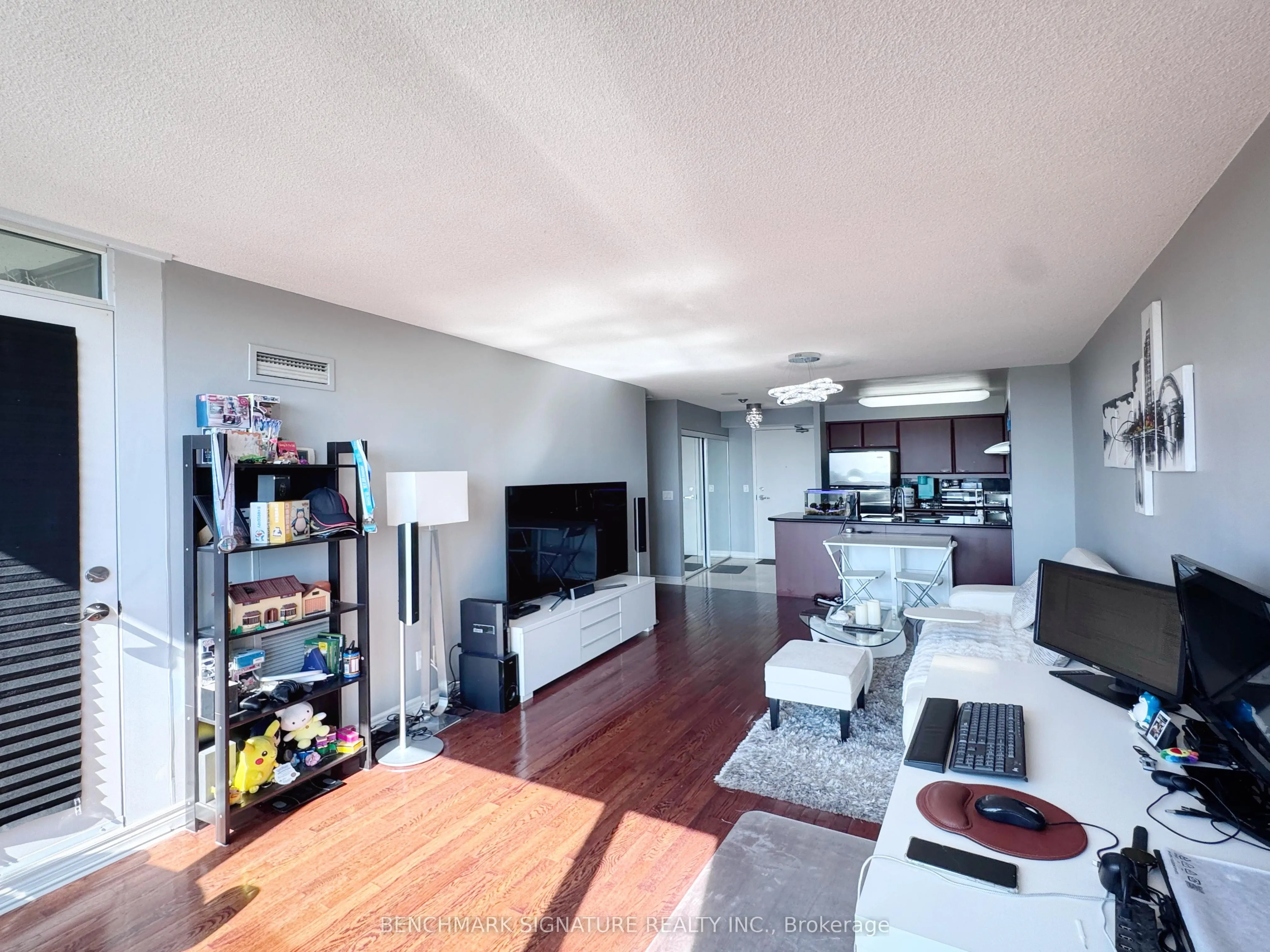 509 Beecroft Road, #1606