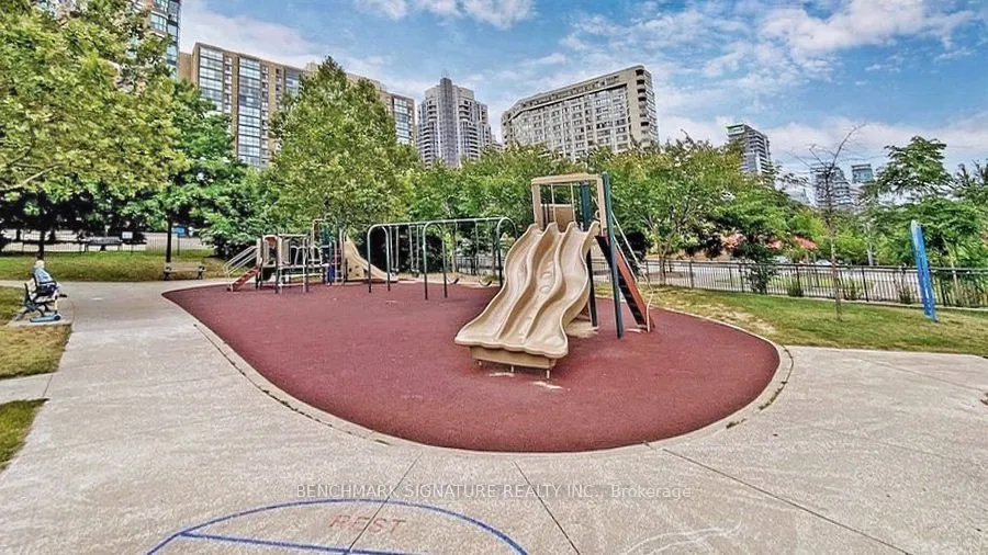 509 Beecroft Road, #1606