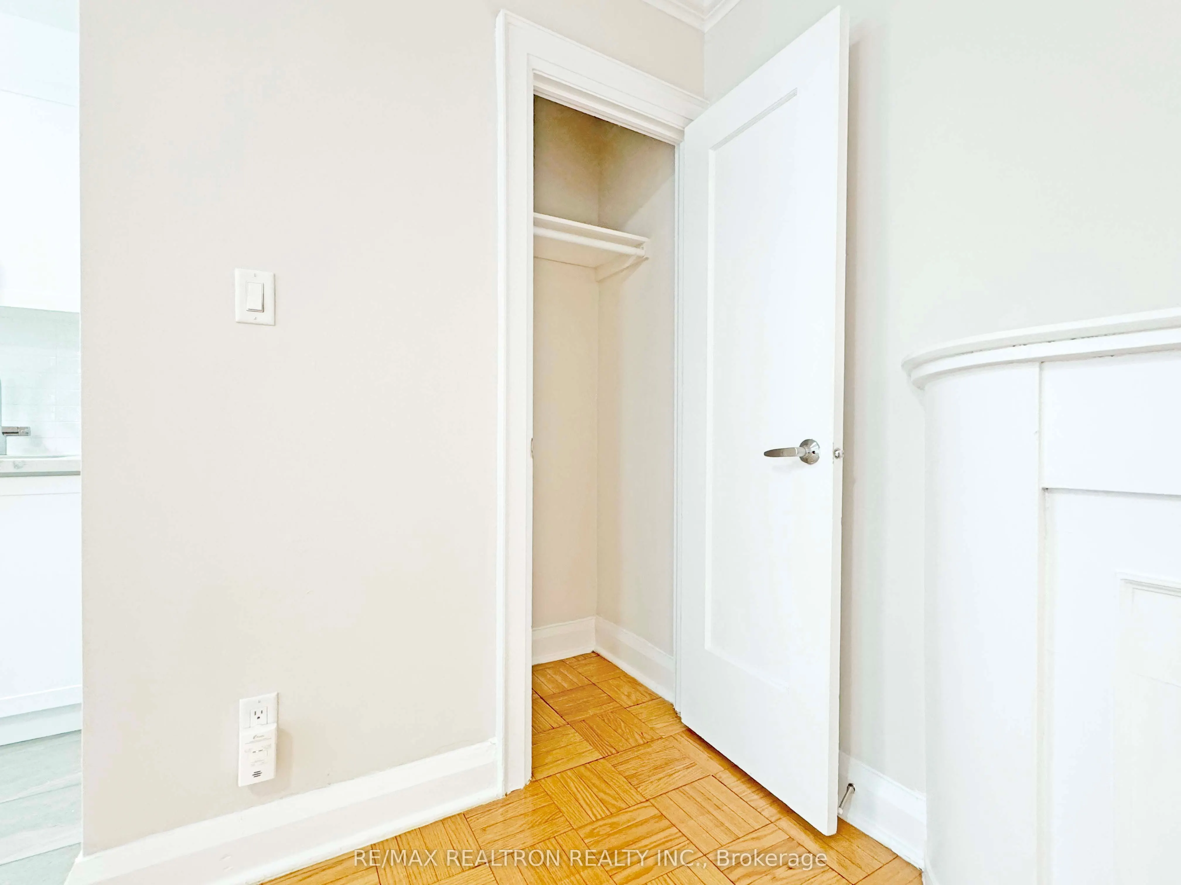 396 Avenue Road, #512