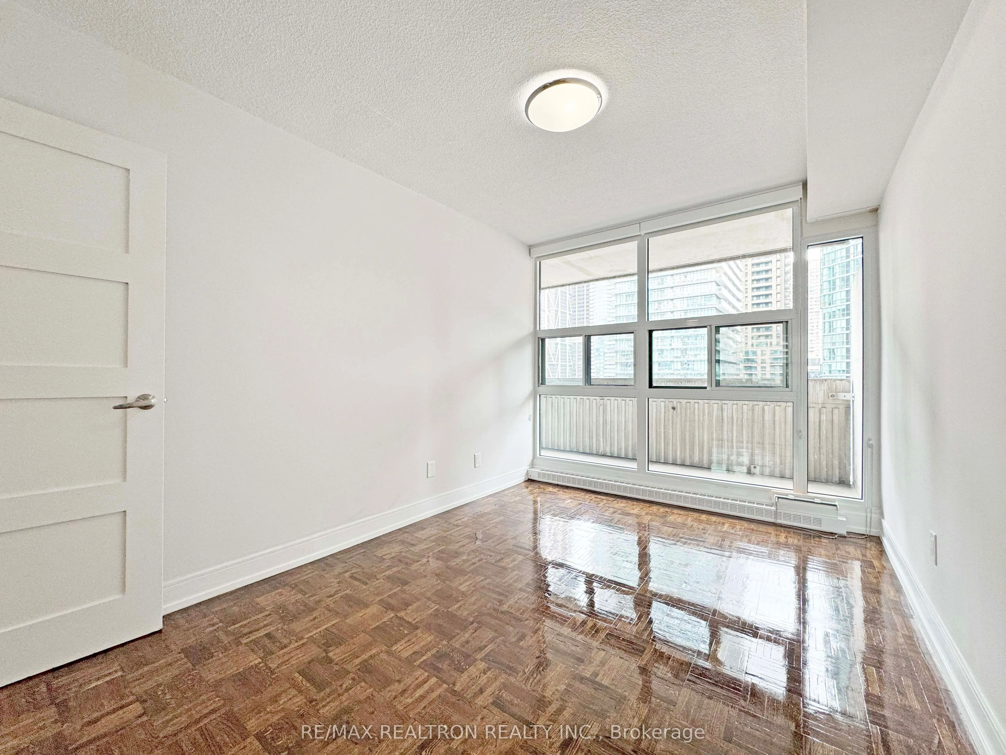33 Isabella Street, #1609