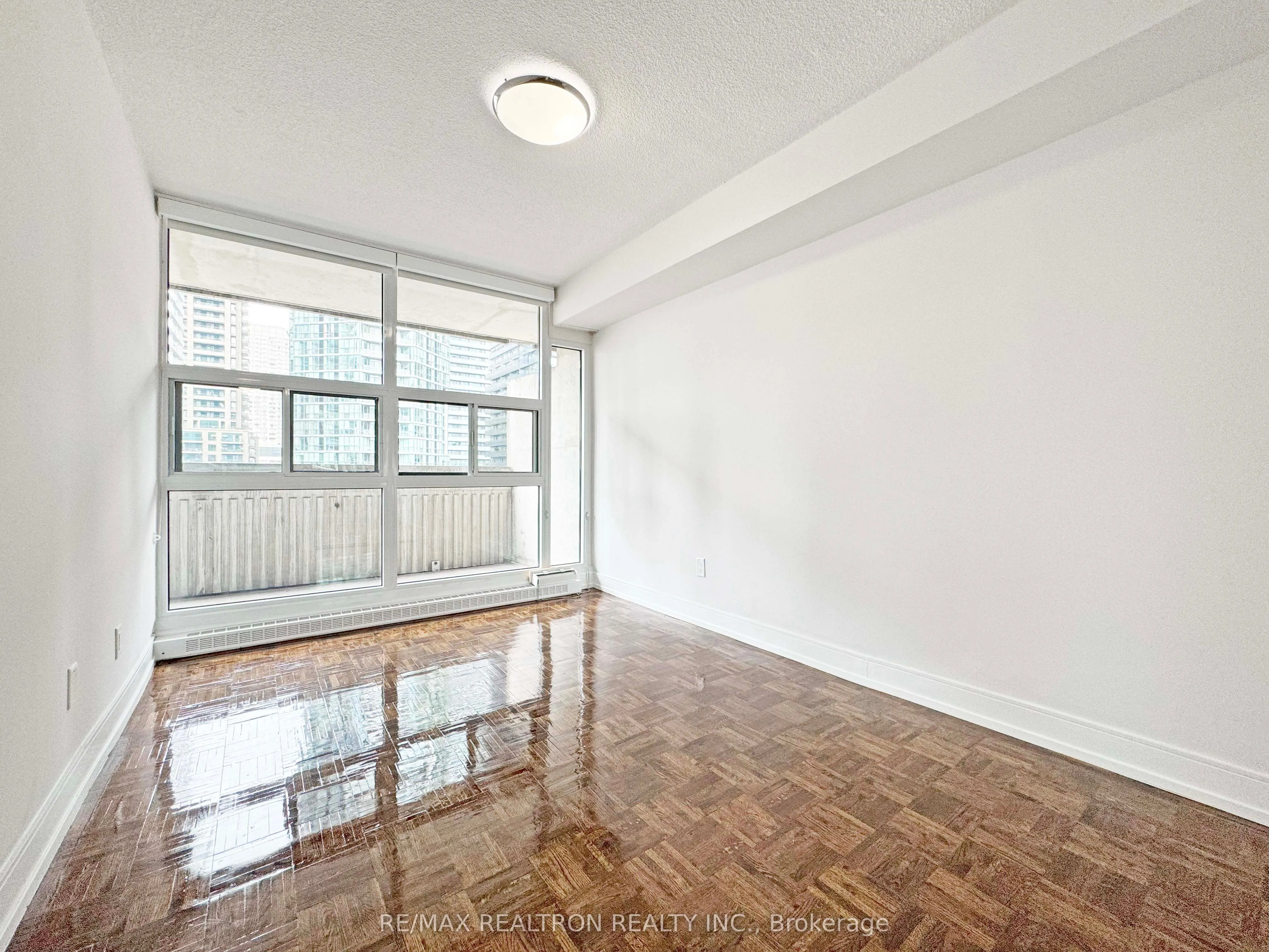 33 Isabella Street, #1609