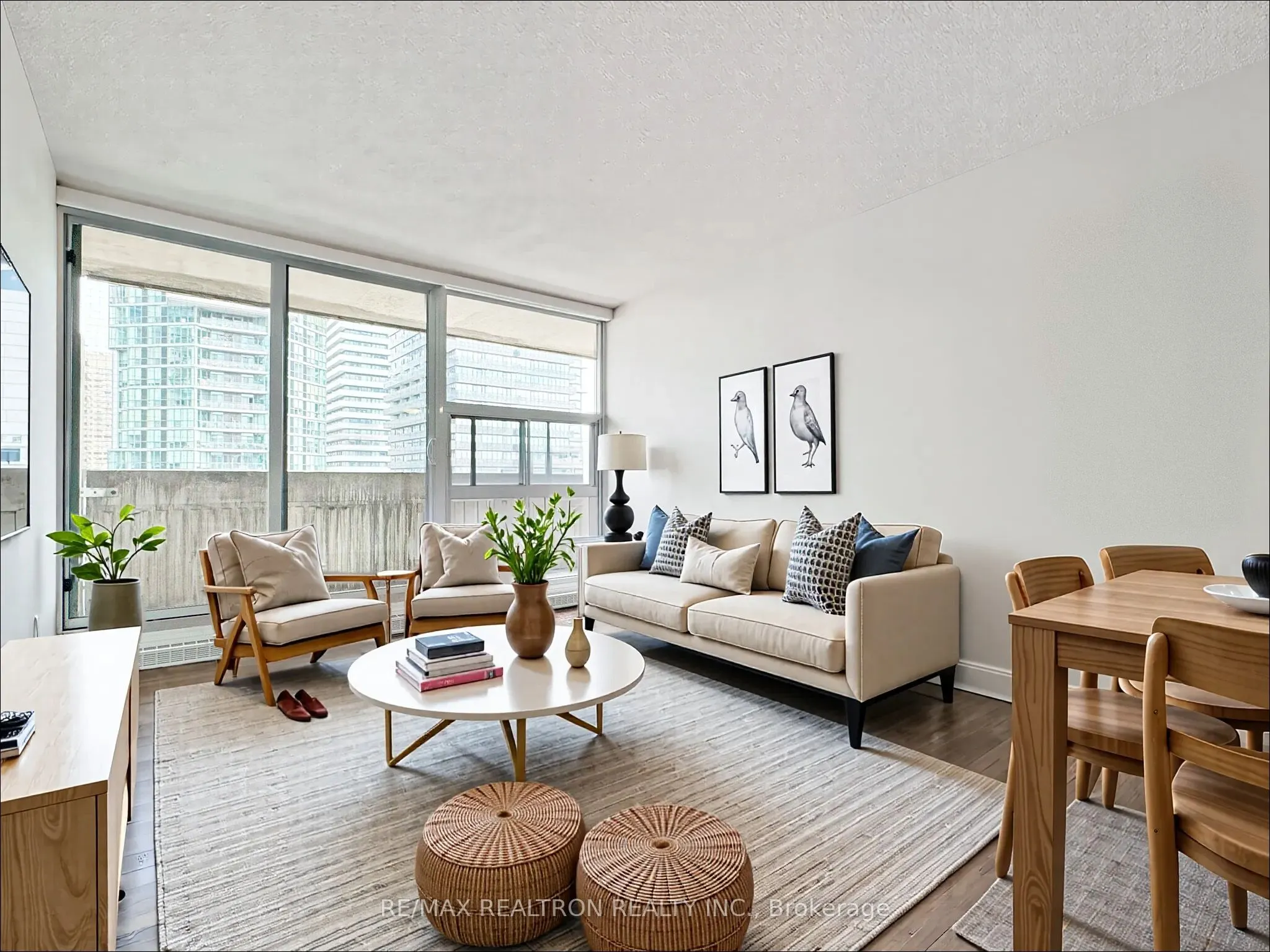 33 Isabella Street, #1609