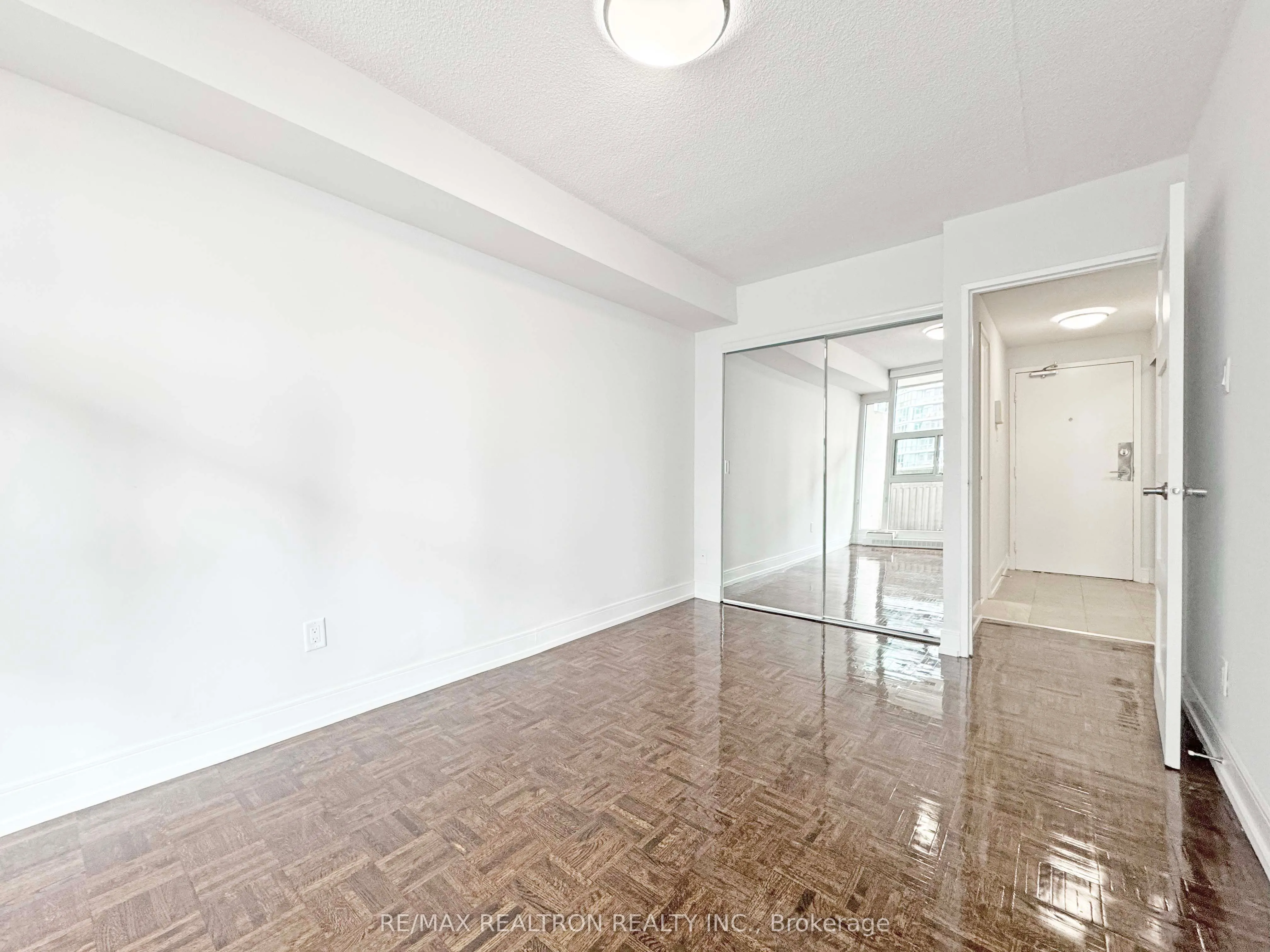 33 Isabella Street, #1609