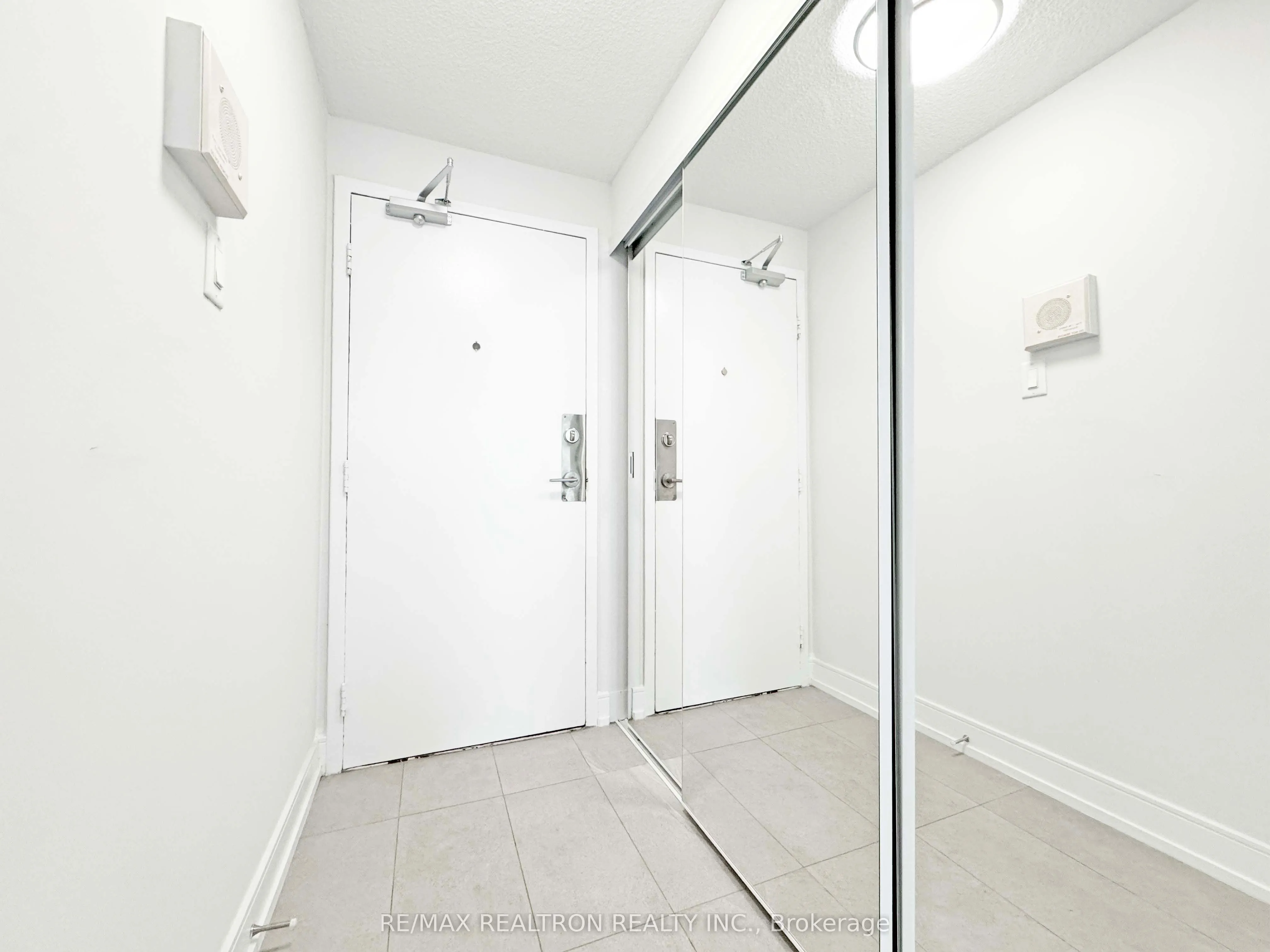 33 Isabella Street, #1609