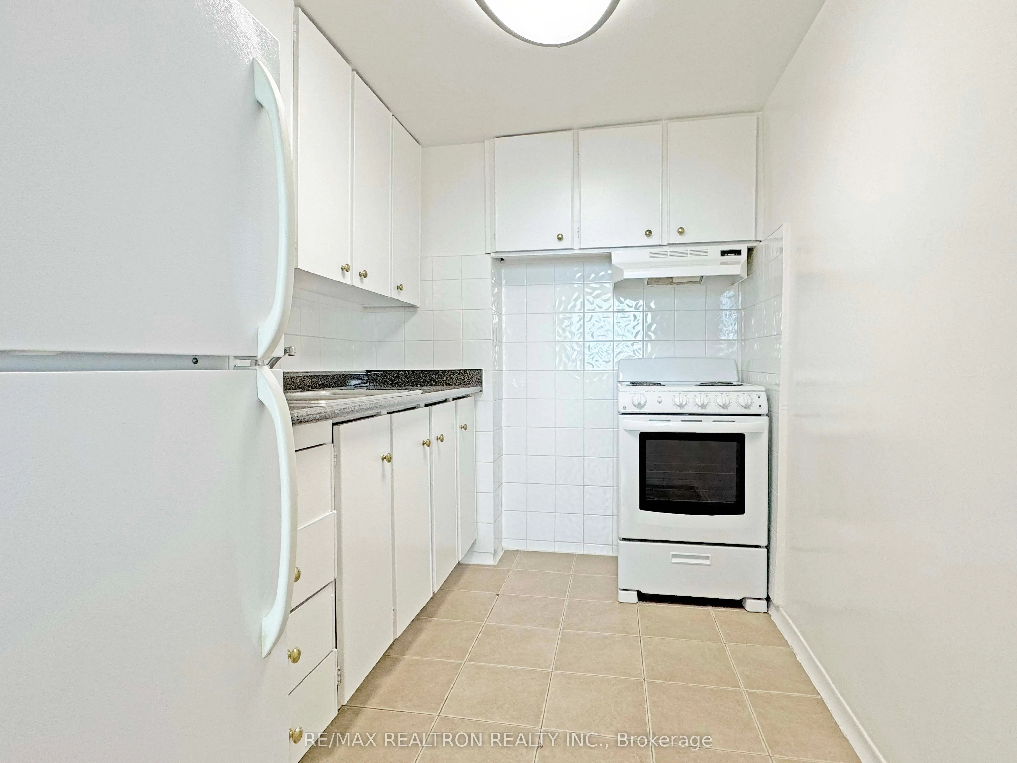 525 Eglinton Avenue E, #900