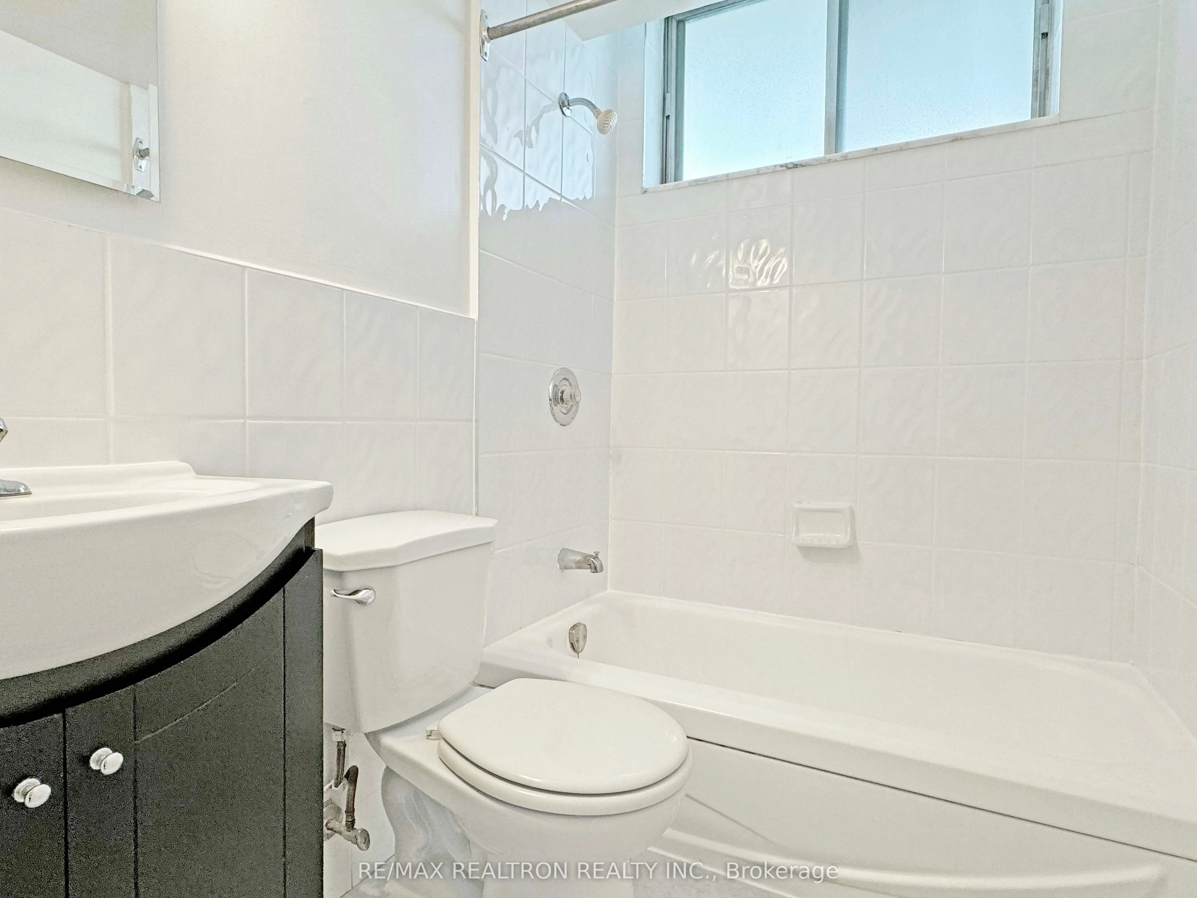 525 Eglinton Avenue E, #900
