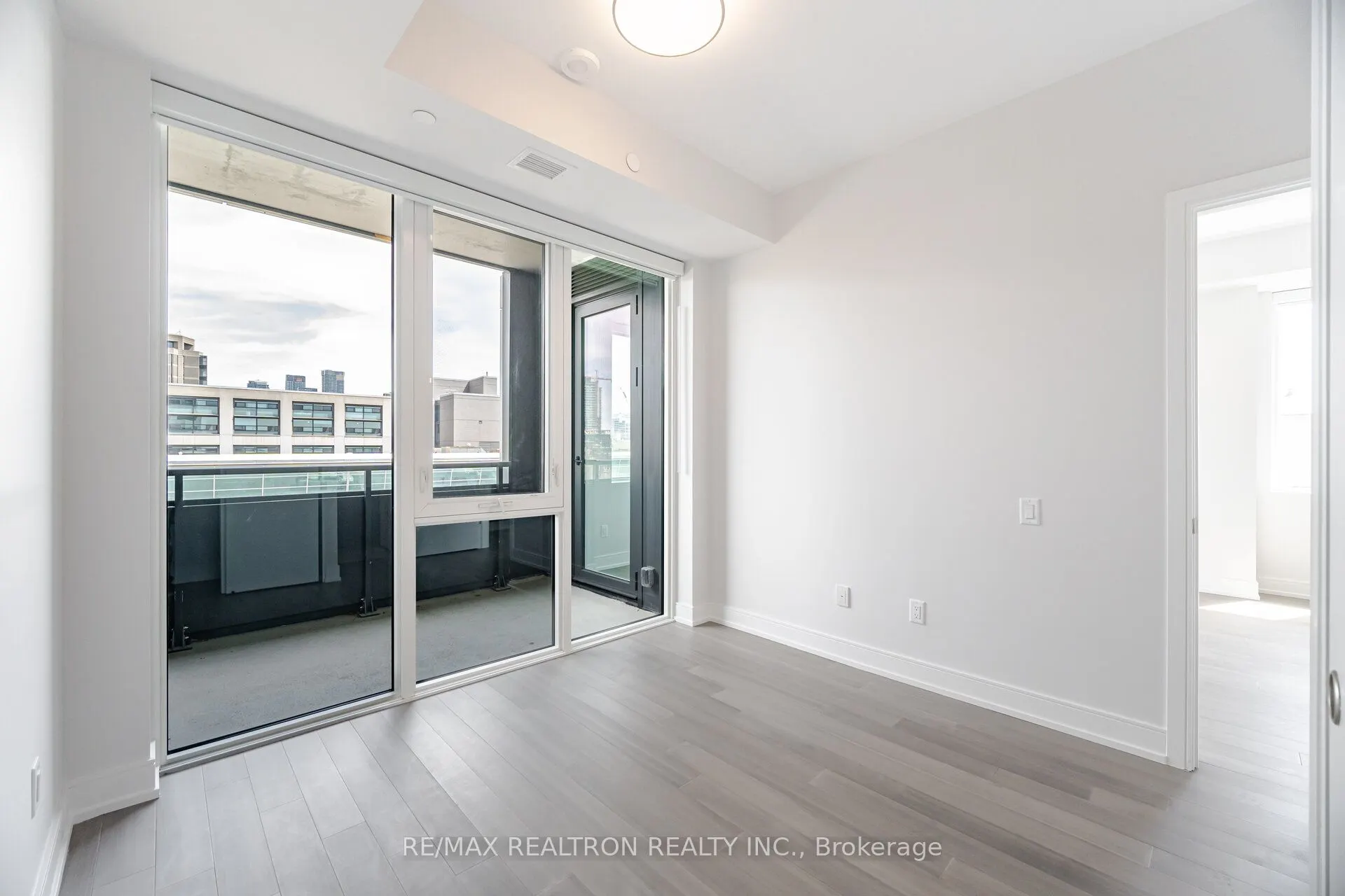 664 Spadina Avenue, #510