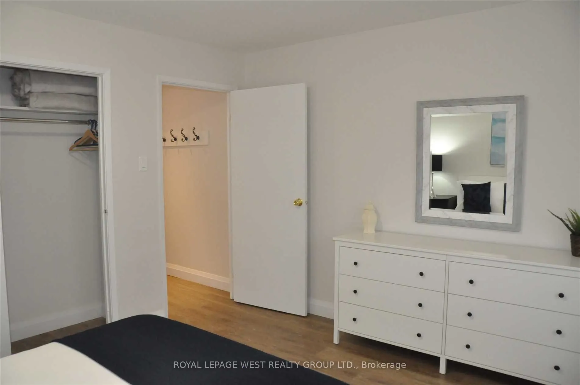 1453 Dundas Street W, ##1, 2 Flr