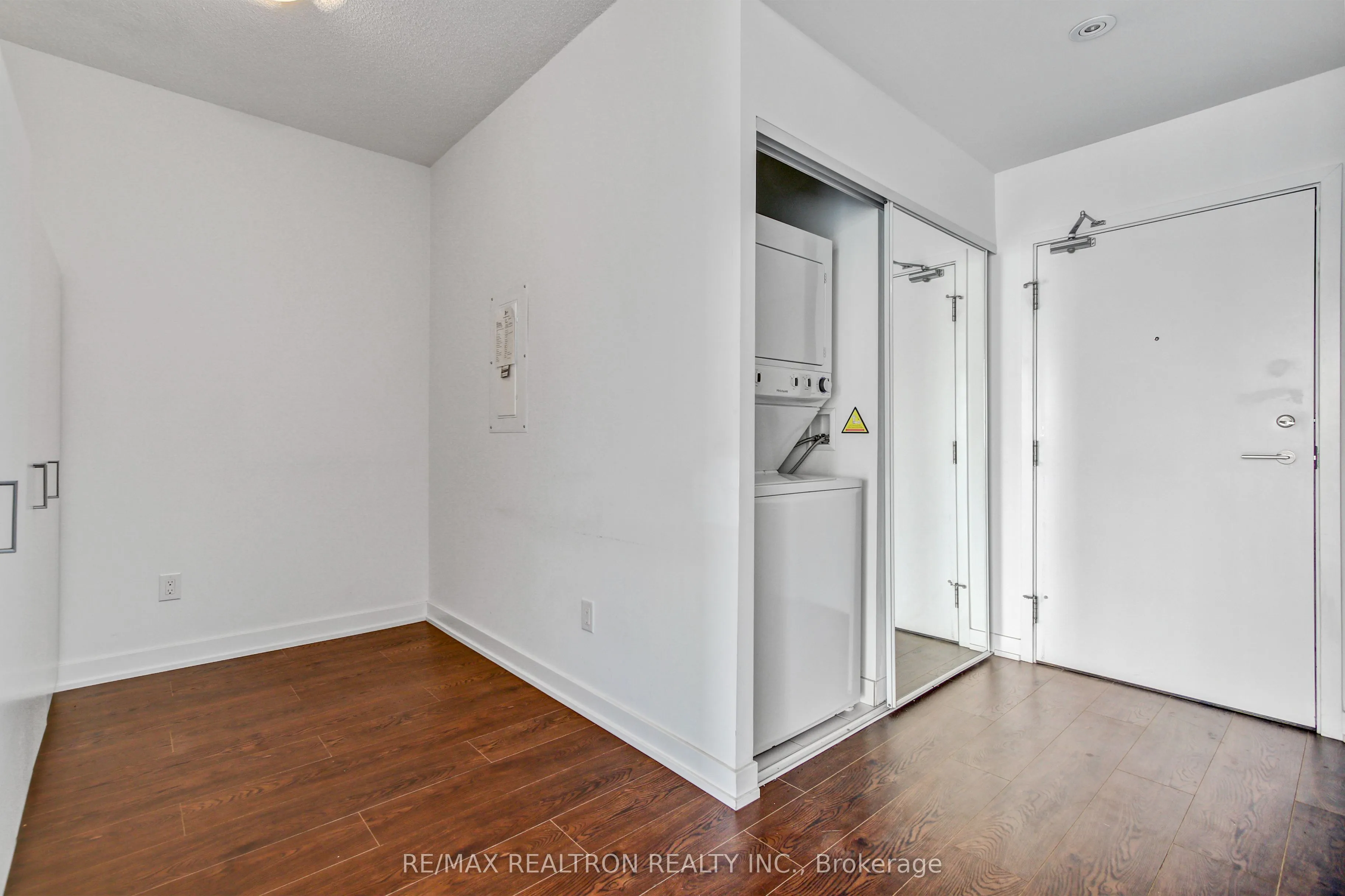 121 Mcmahon Drive, #2815