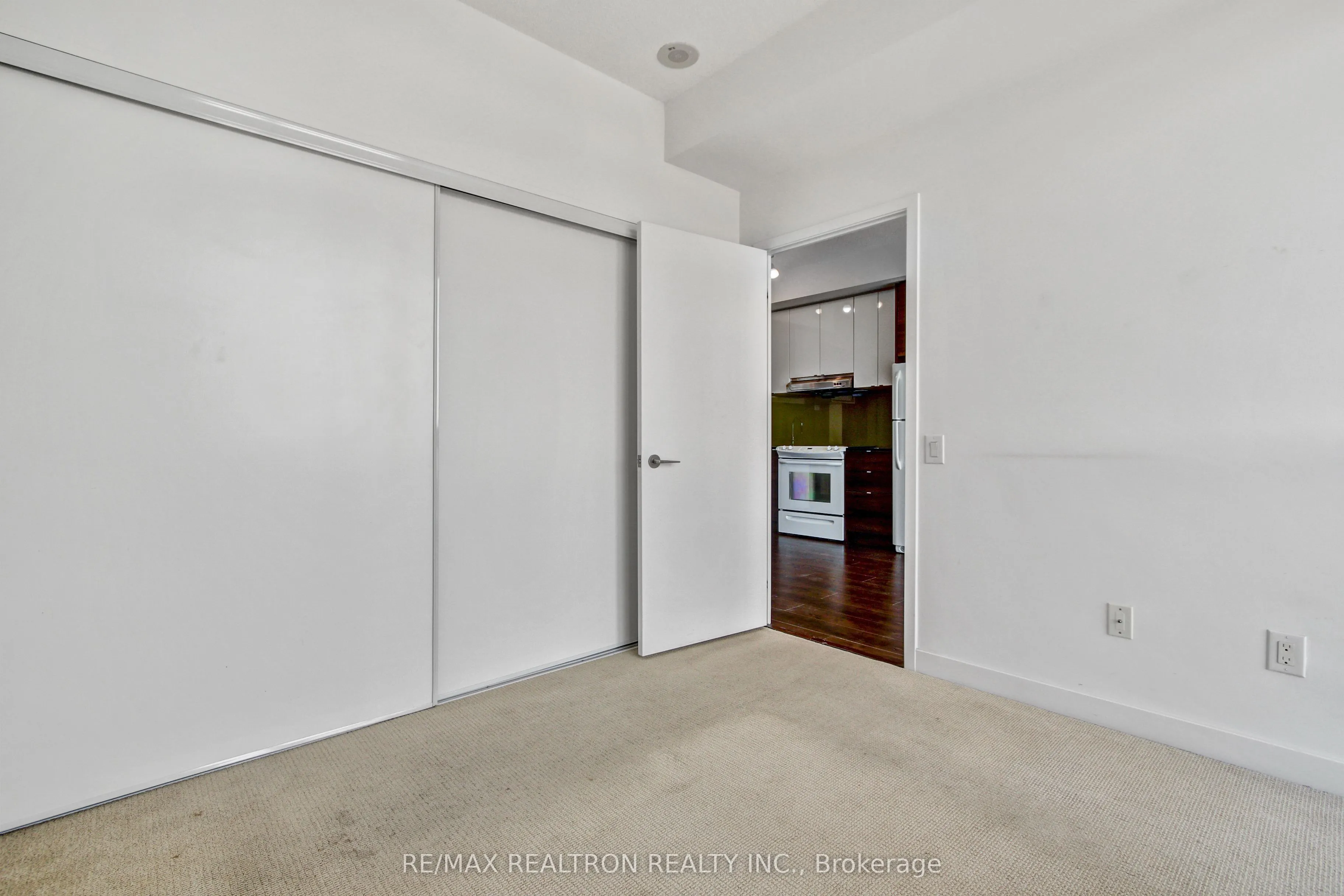 121 Mcmahon Drive, #2815