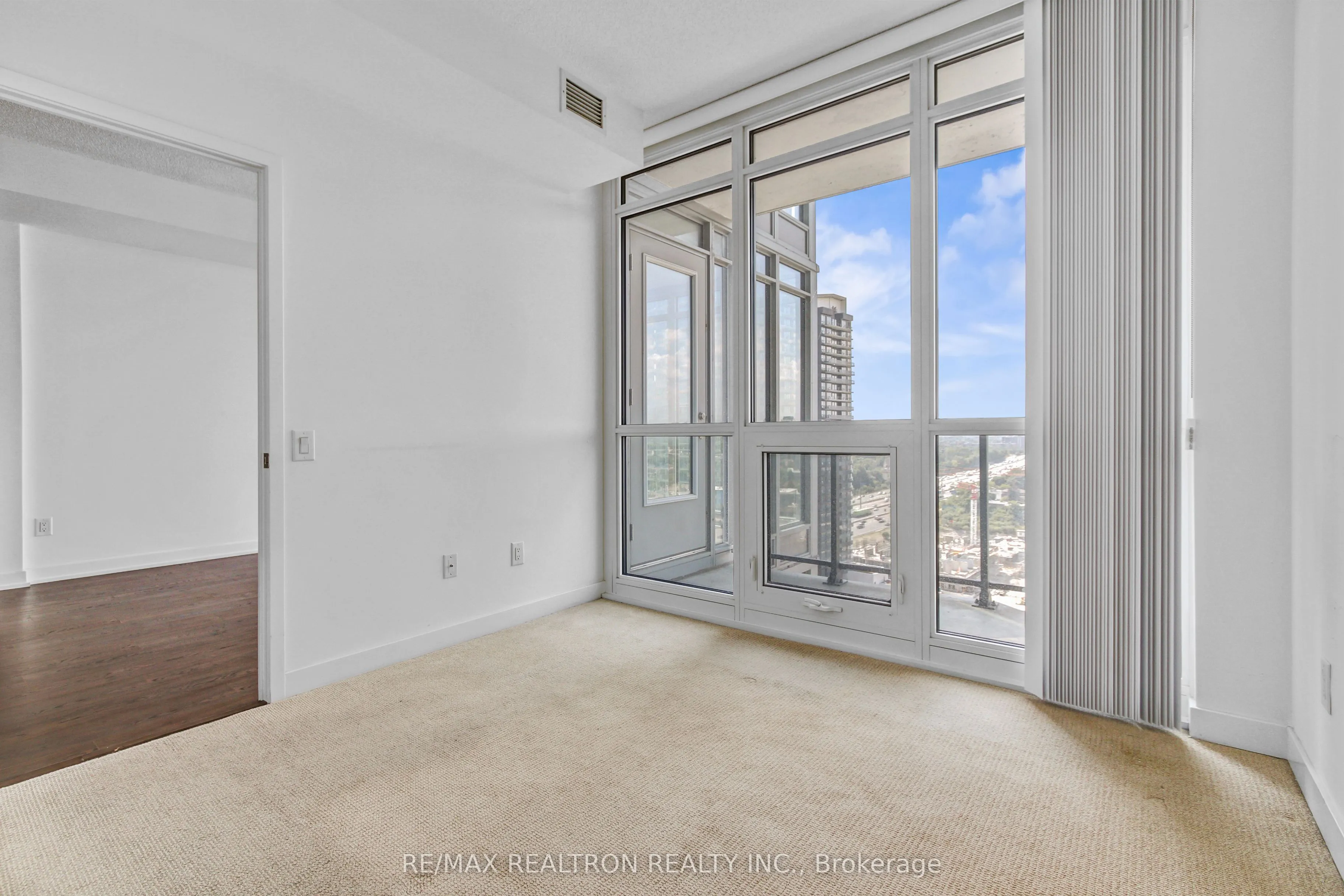 121 Mcmahon Drive, #2815