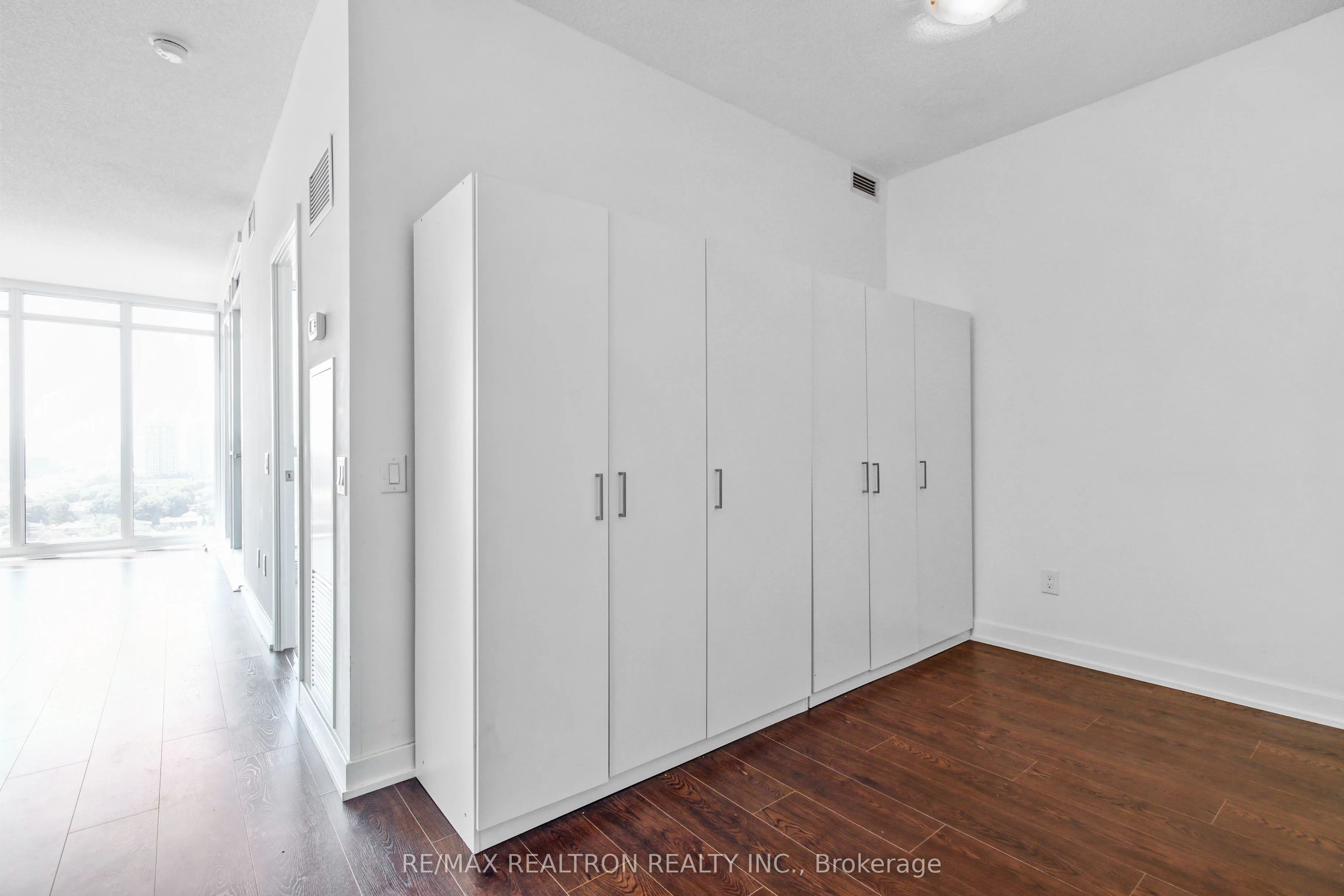 121 Mcmahon Drive, #2815