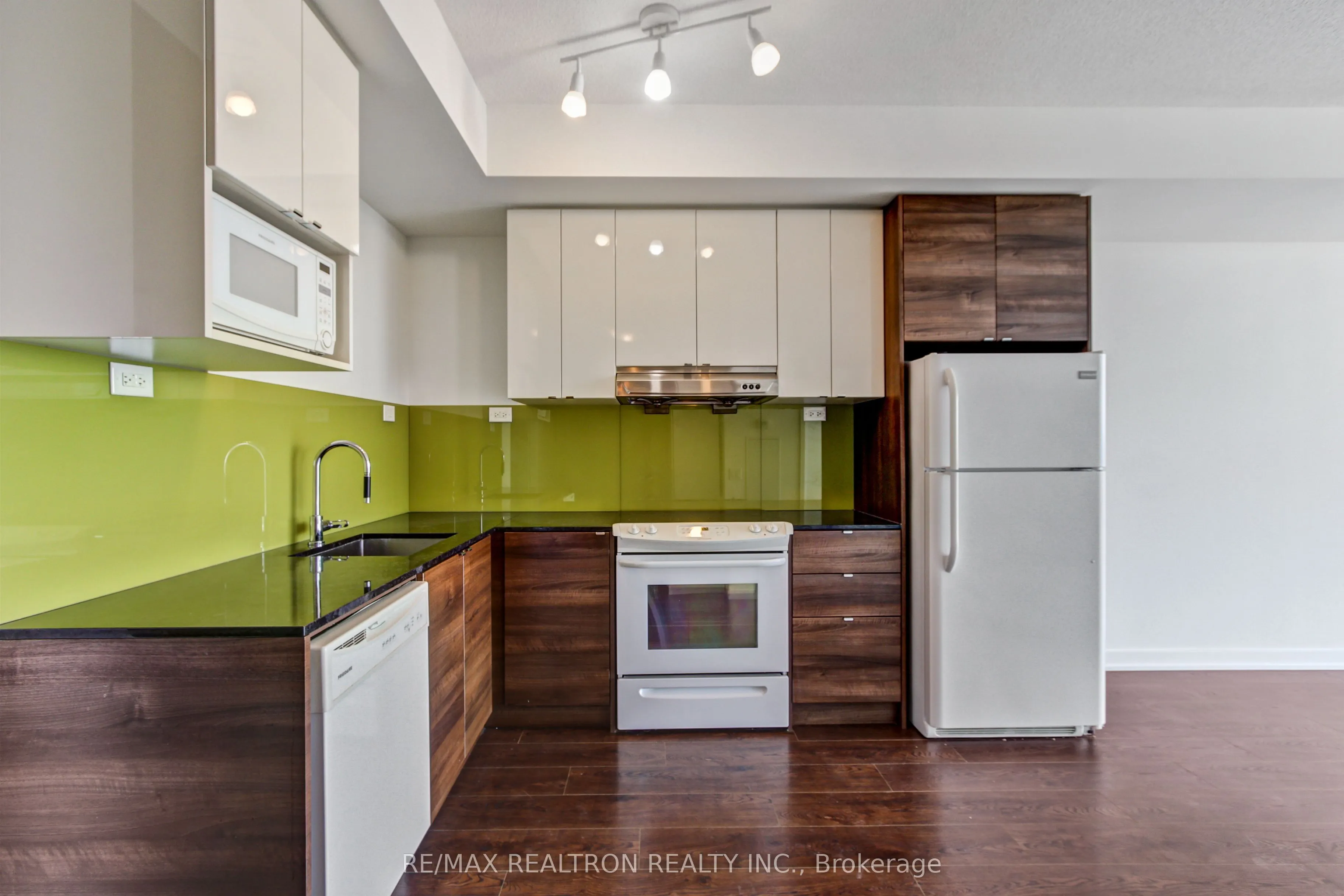 121 Mcmahon Drive, #2815