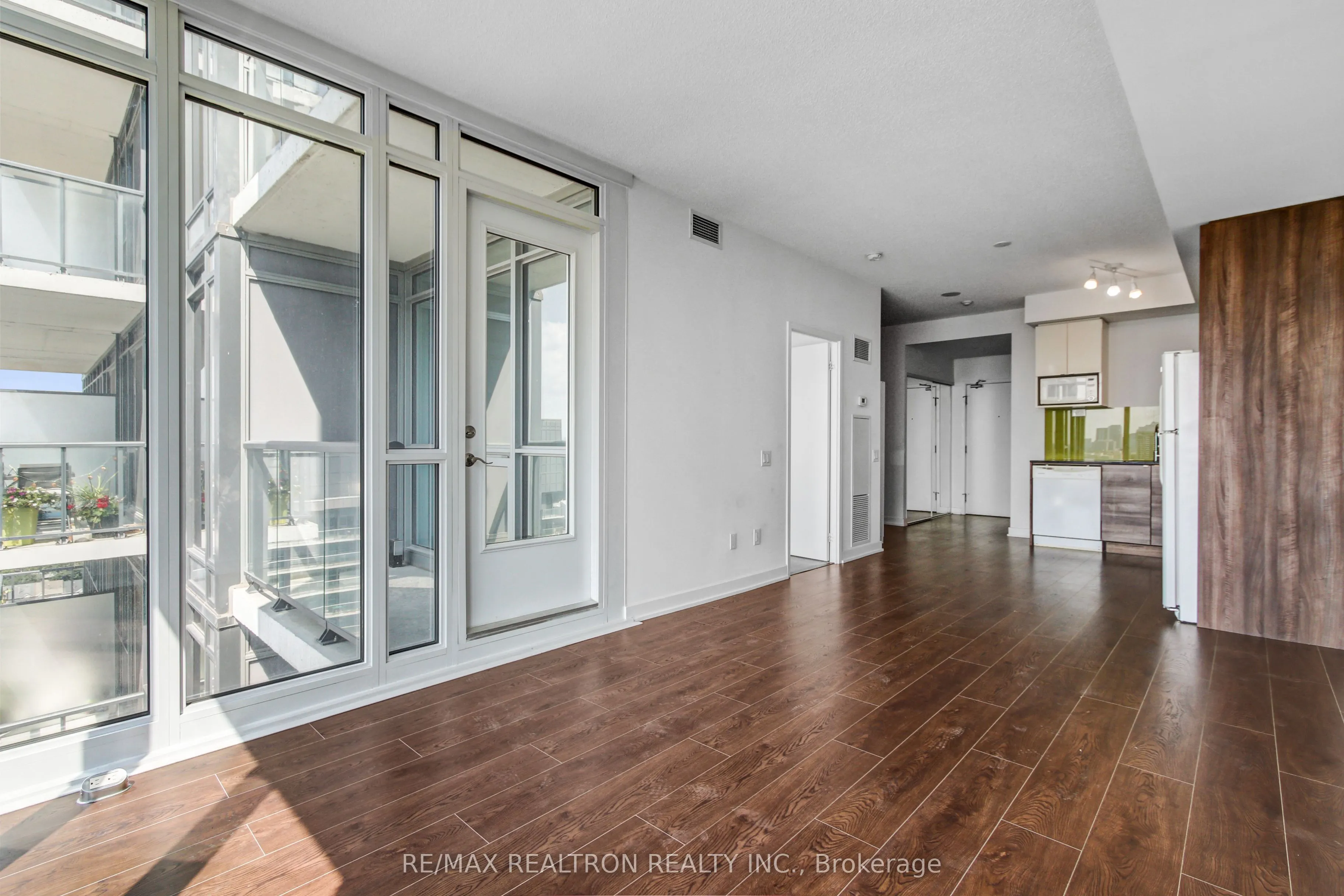 121 Mcmahon Drive, #2815