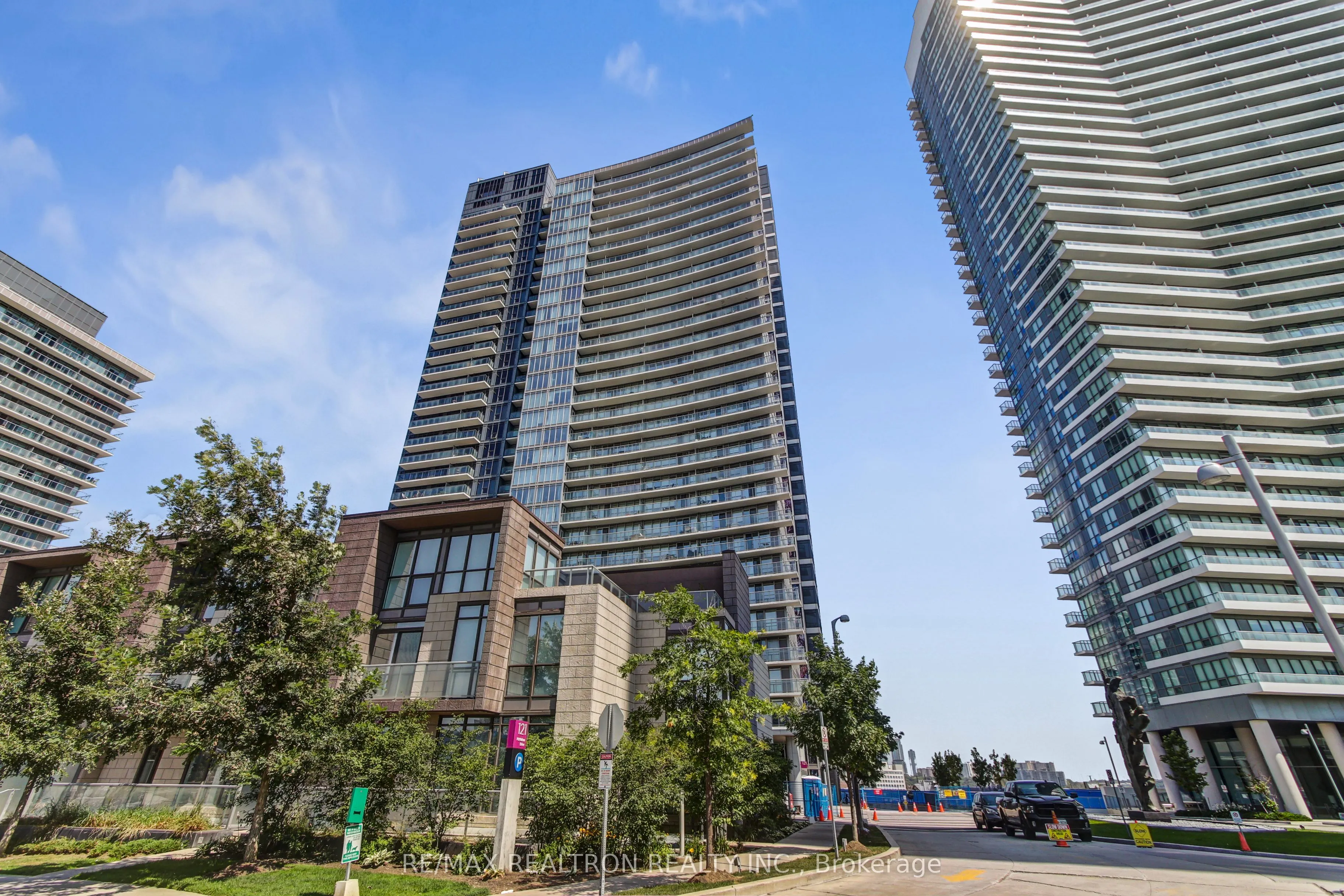 121 Mcmahon Drive, #2815
