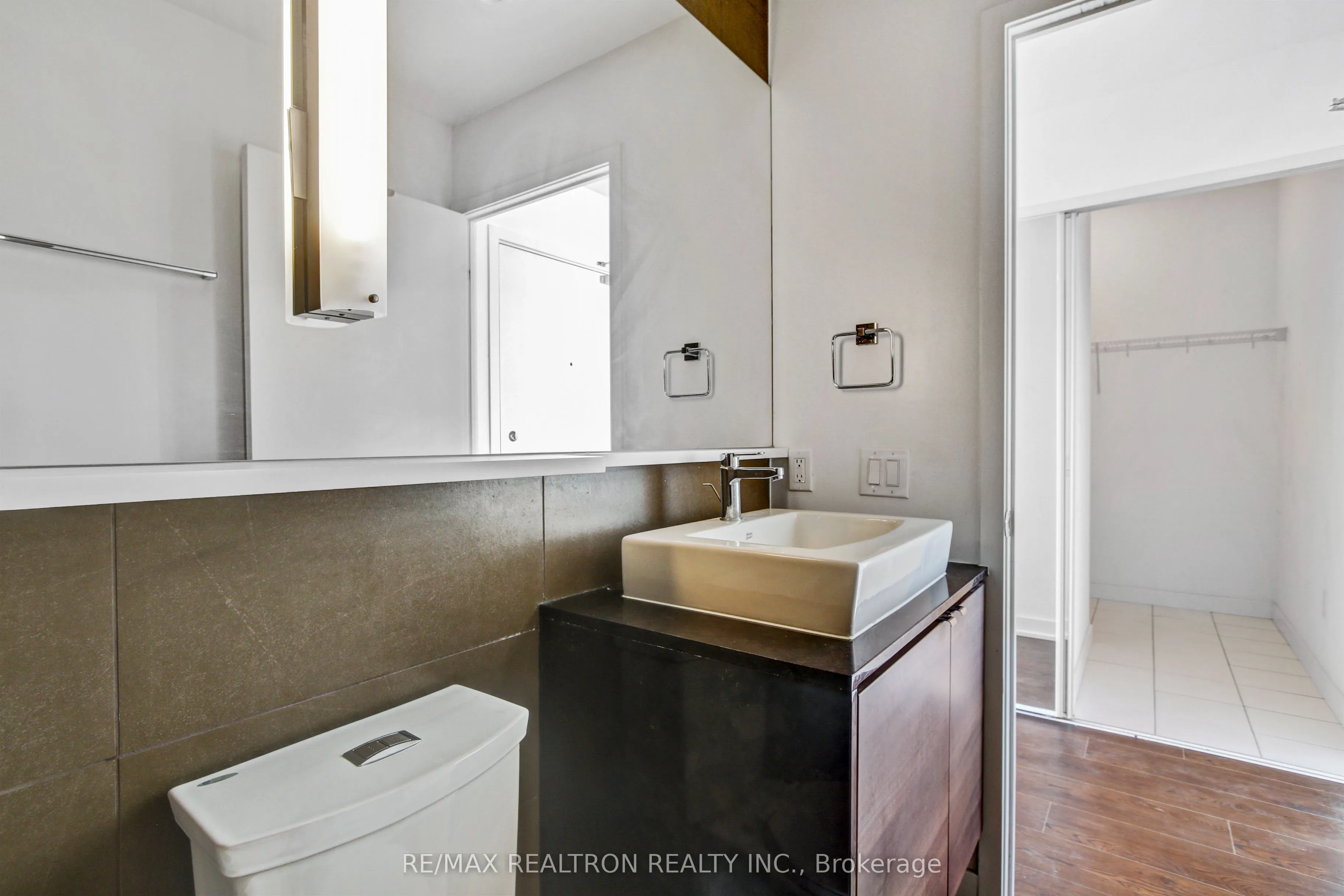 121 Mcmahon Drive, #2815