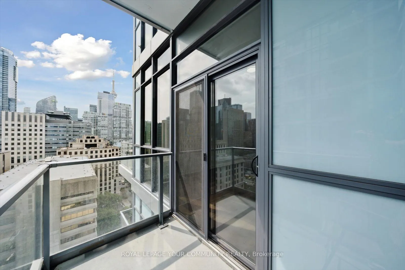 210 Simcoe Street, #1902