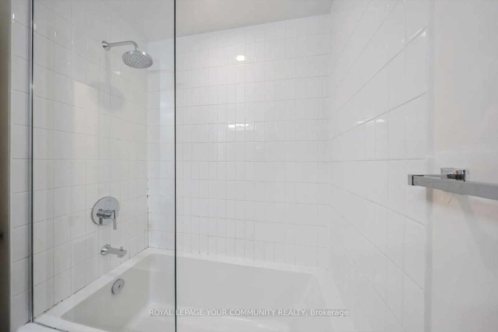 210 Simcoe Street, #1902