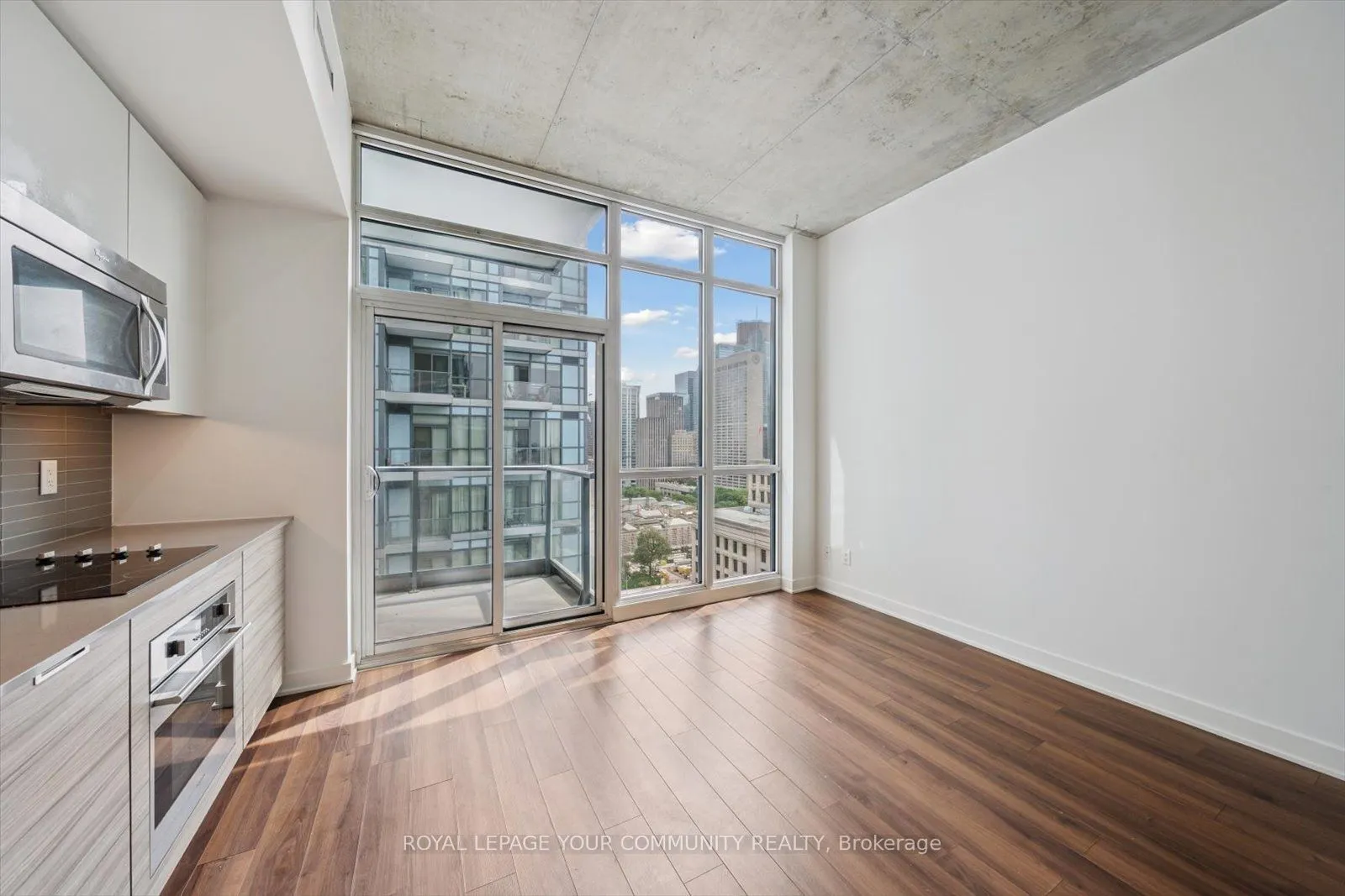 210 Simcoe Street, #1902